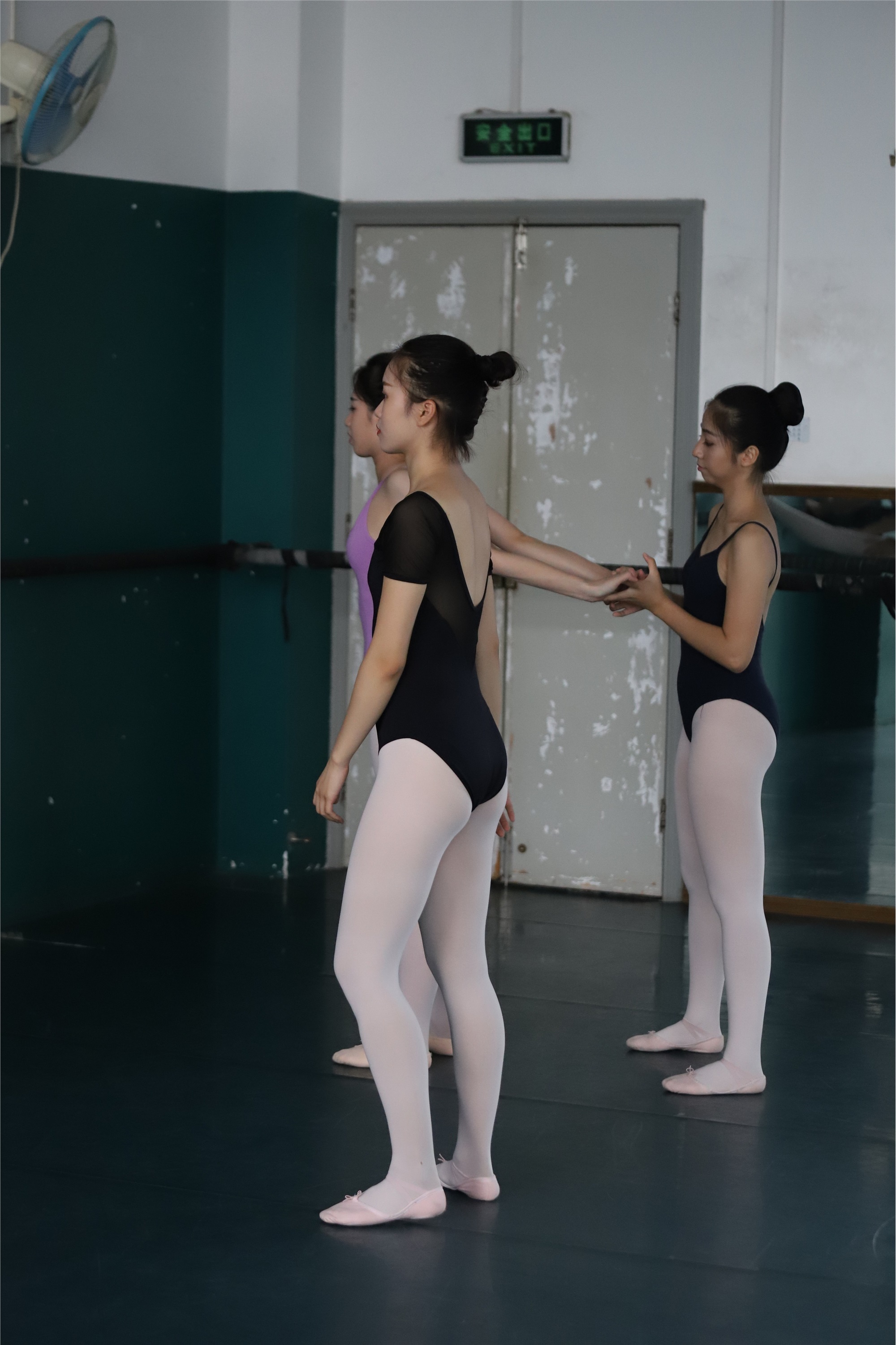 大西瓜美女图片 W022 舞蹈家-五人场649p5