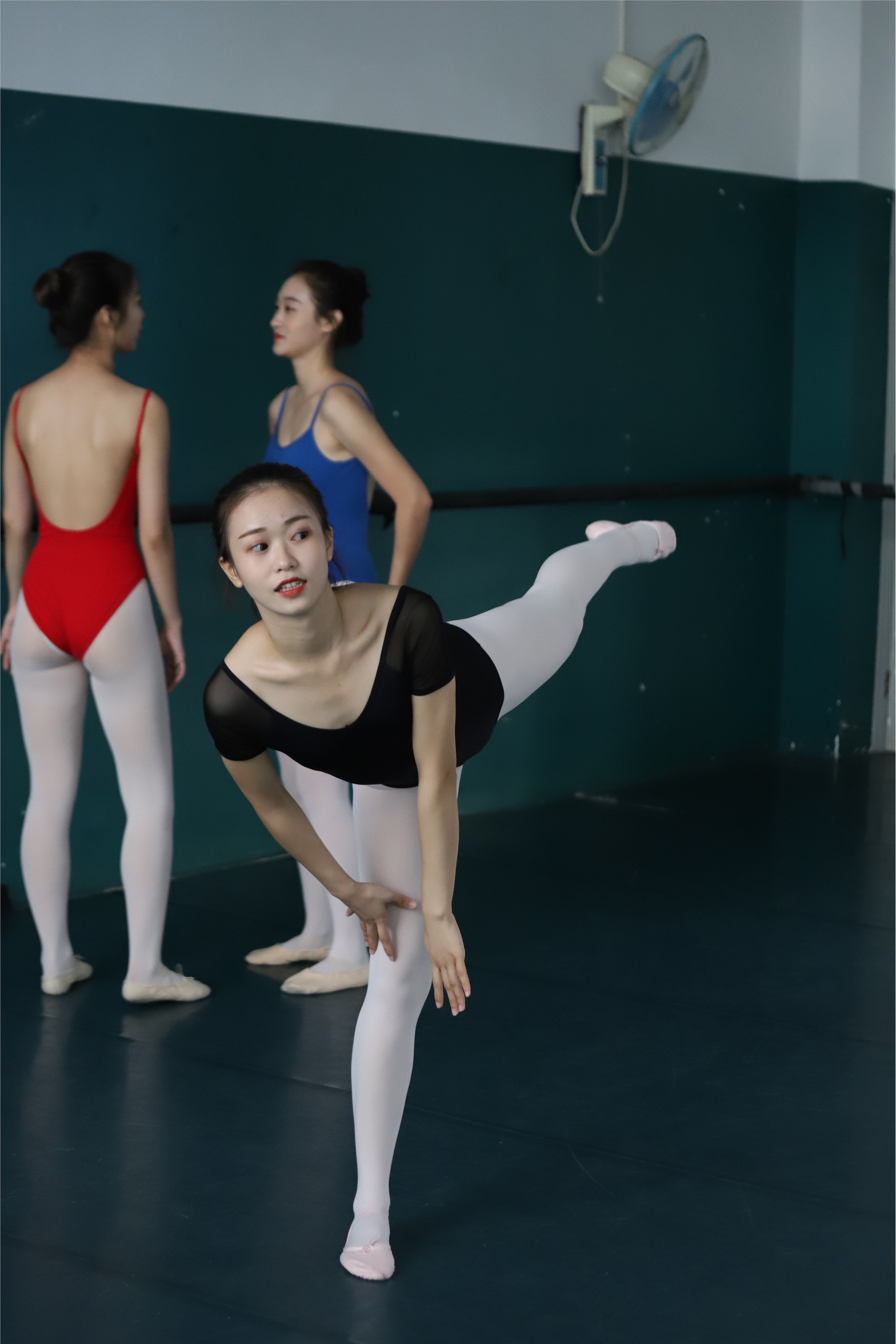 大西瓜美女图片 W022 舞蹈家-五人场649p5