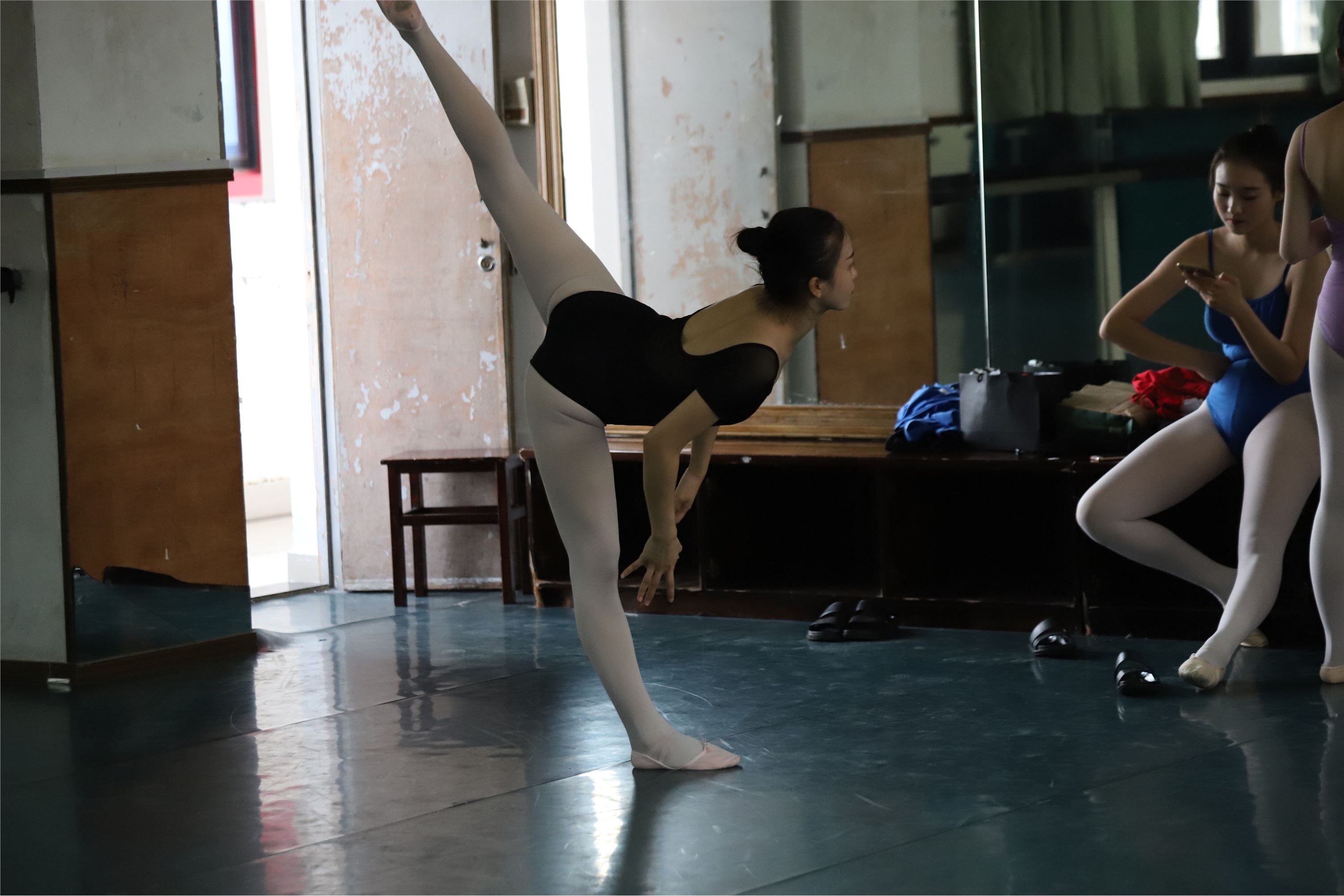 大西瓜美女图片 W022 舞蹈家-五人场649p5