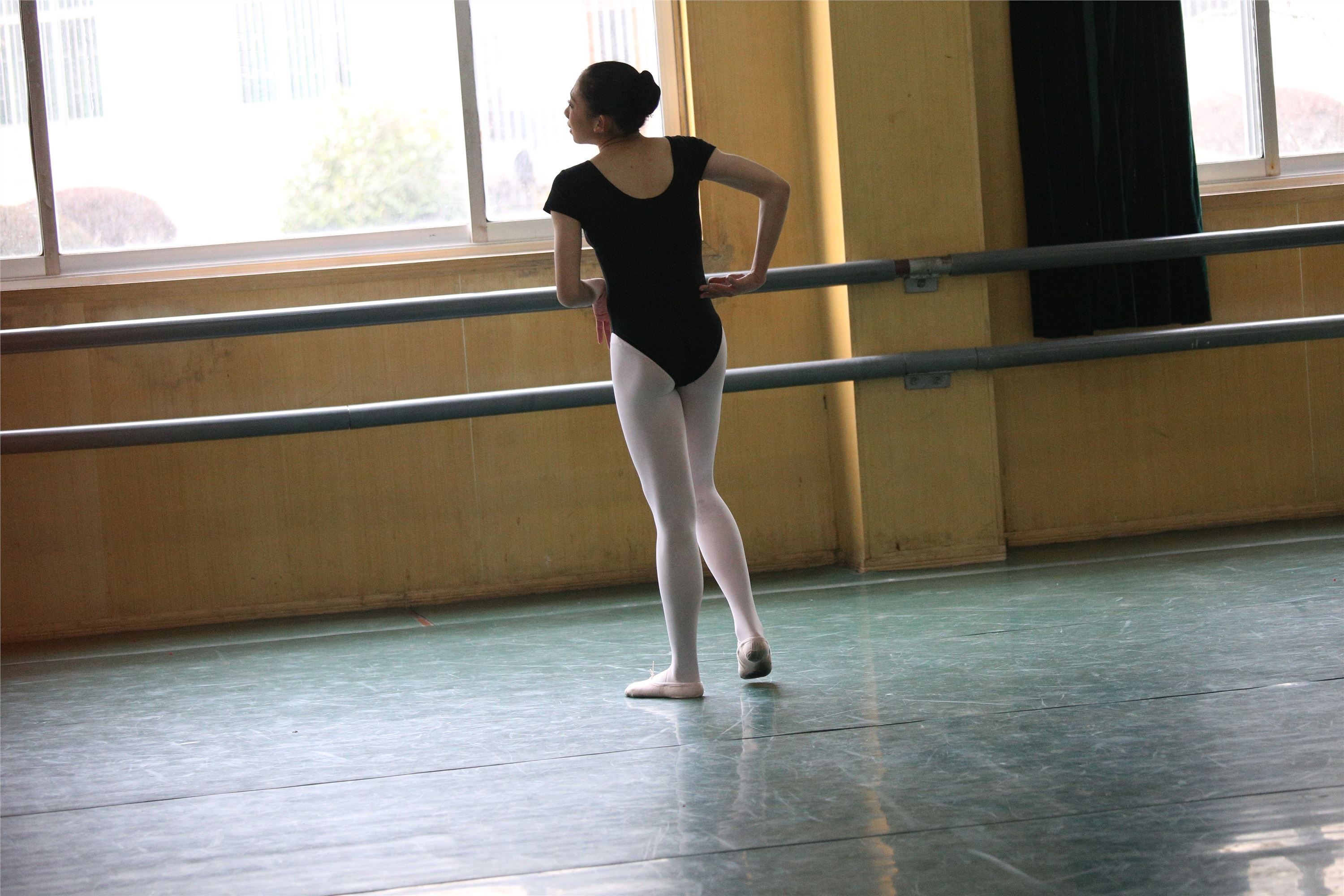 大西瓜美女图片 W023 舞蹈家-意外发现80p