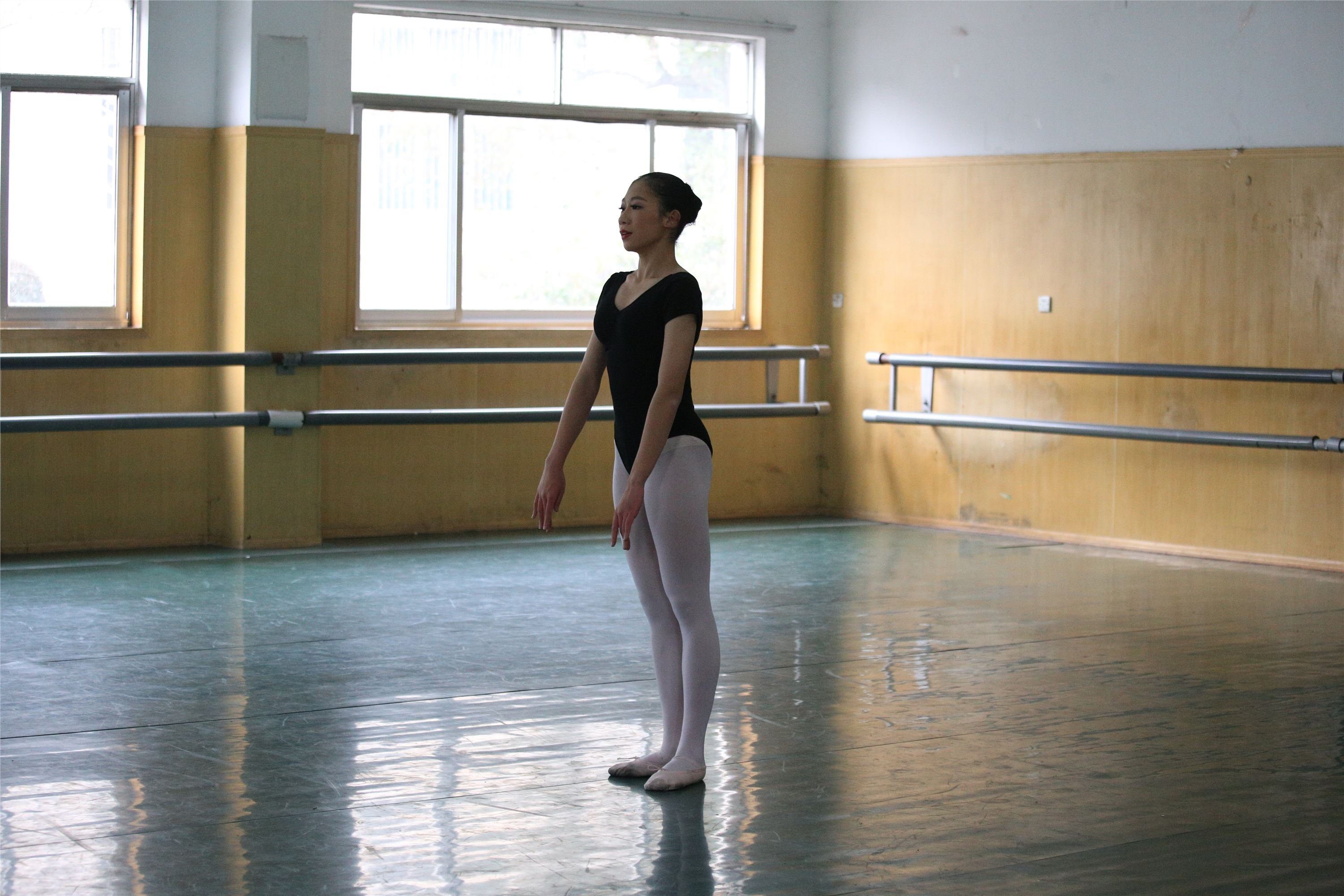 大西瓜美女图片 W023 舞蹈家-意外发现80p