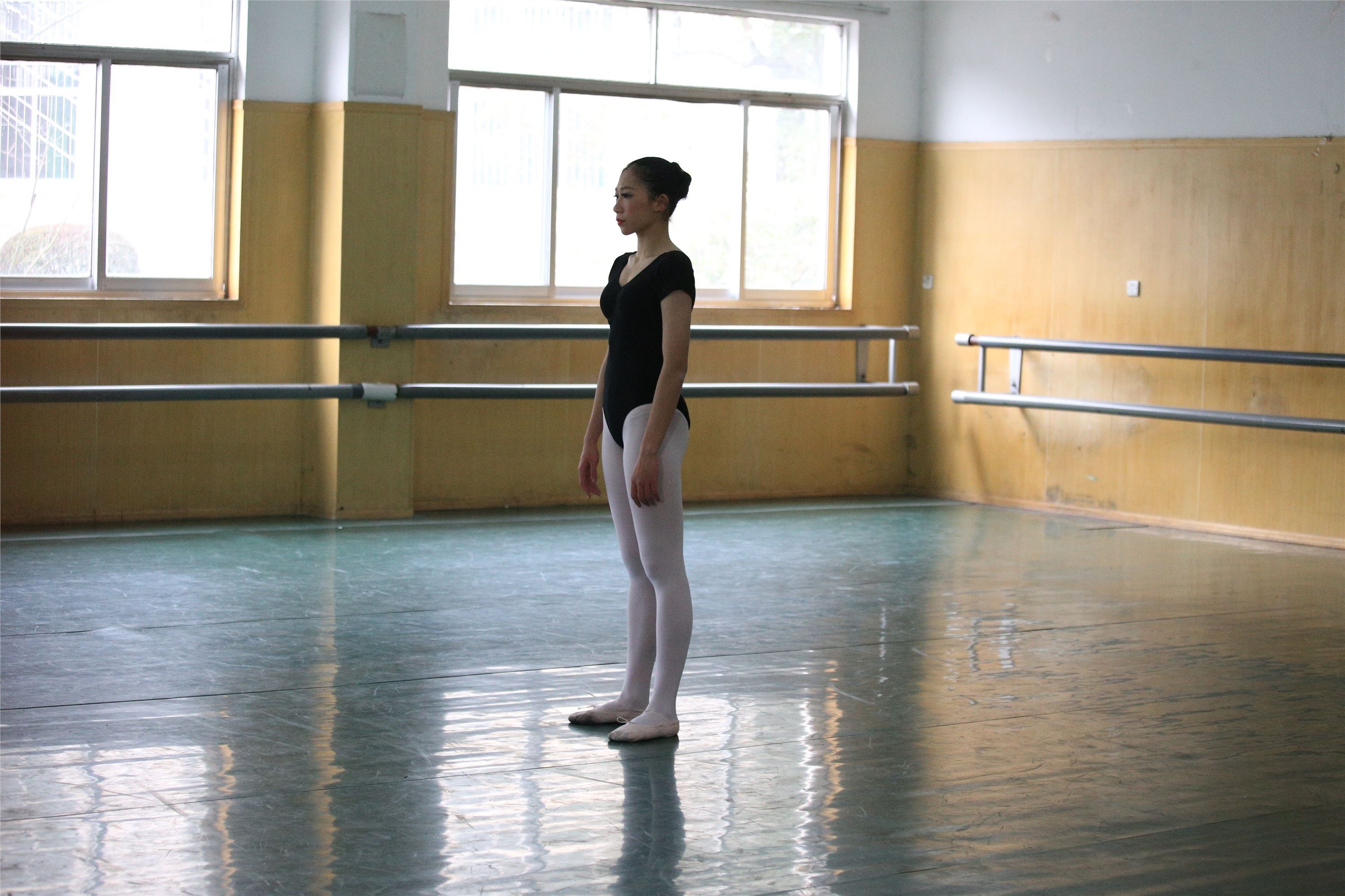 大西瓜美女图片 W023 舞蹈家-意外发现80p