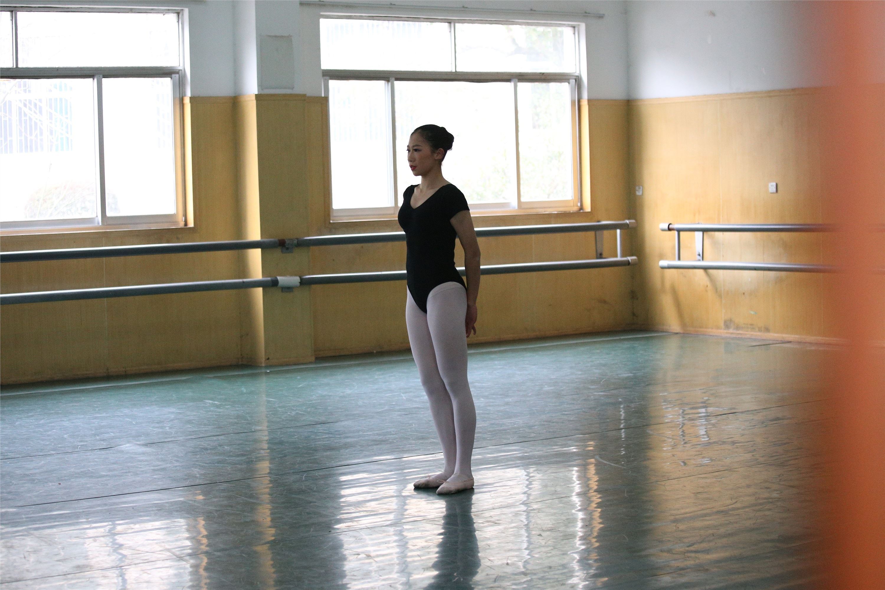 大西瓜美女图片 W023 舞蹈家-意外发现80p