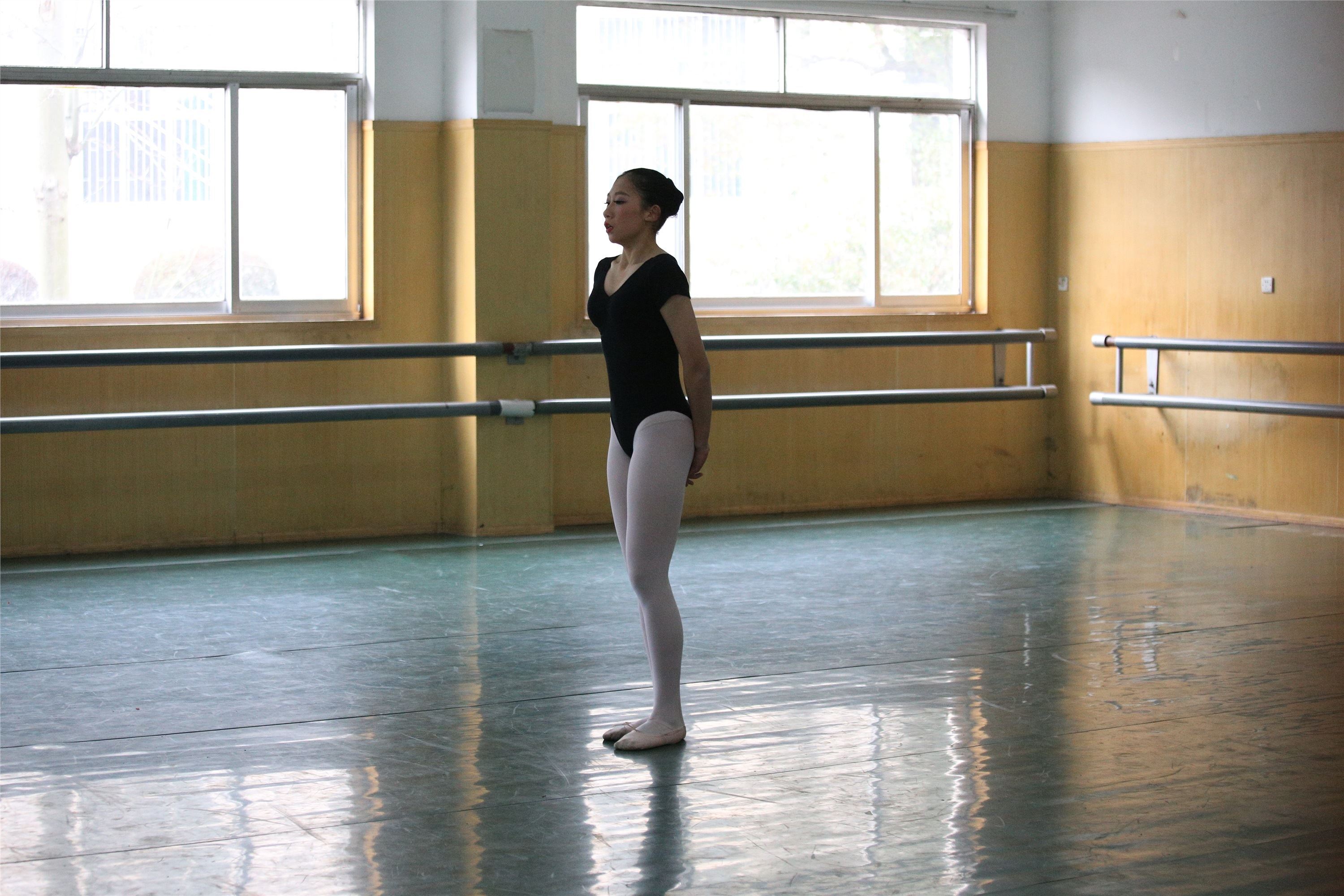 大西瓜美女图片 W023 舞蹈家-意外发现80p