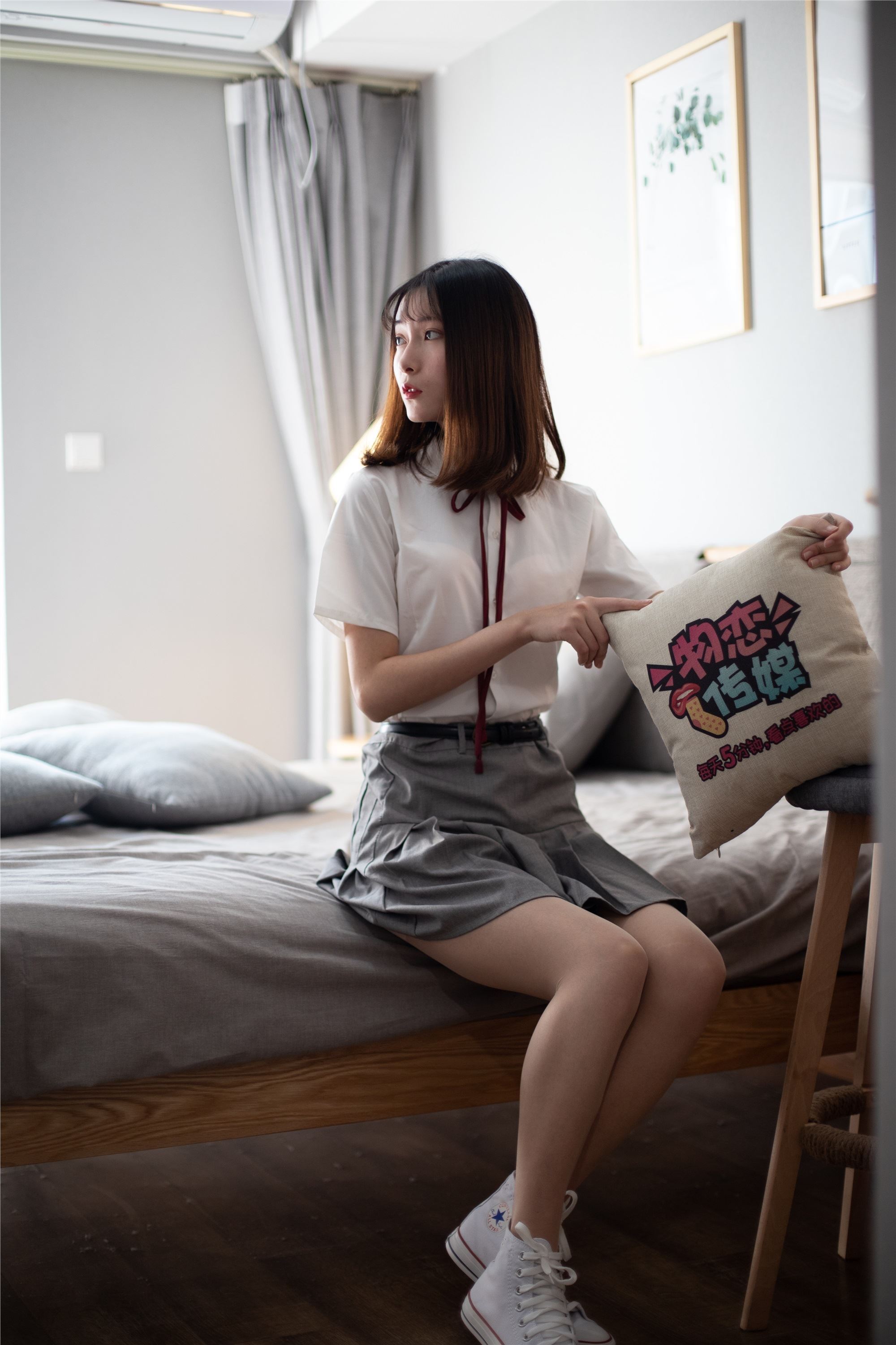 物恋传媒 猫耳 - JK制服与船袜帆布鞋No.088