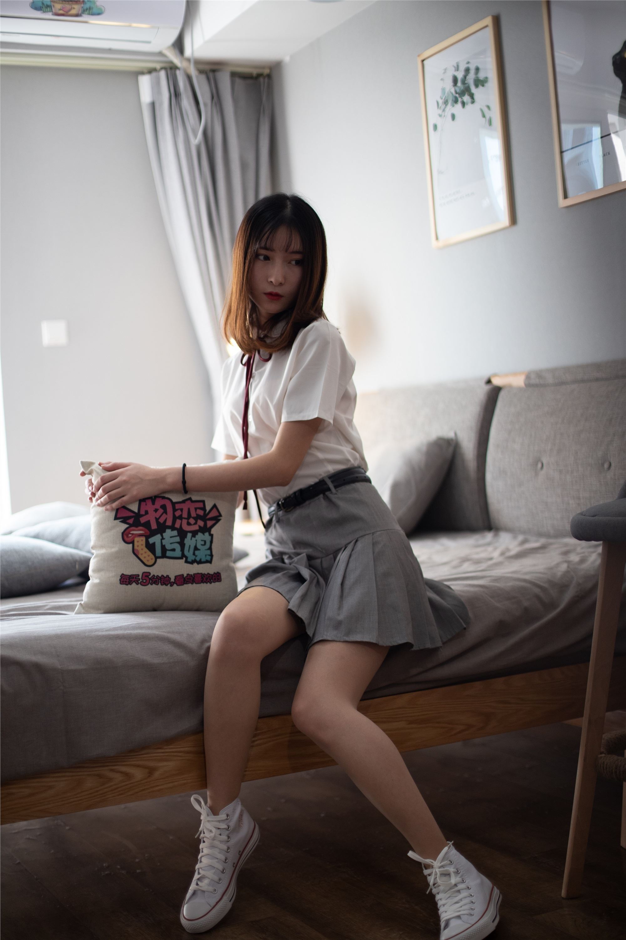 物恋传媒 猫耳 - JK制服与船袜帆布鞋No.088