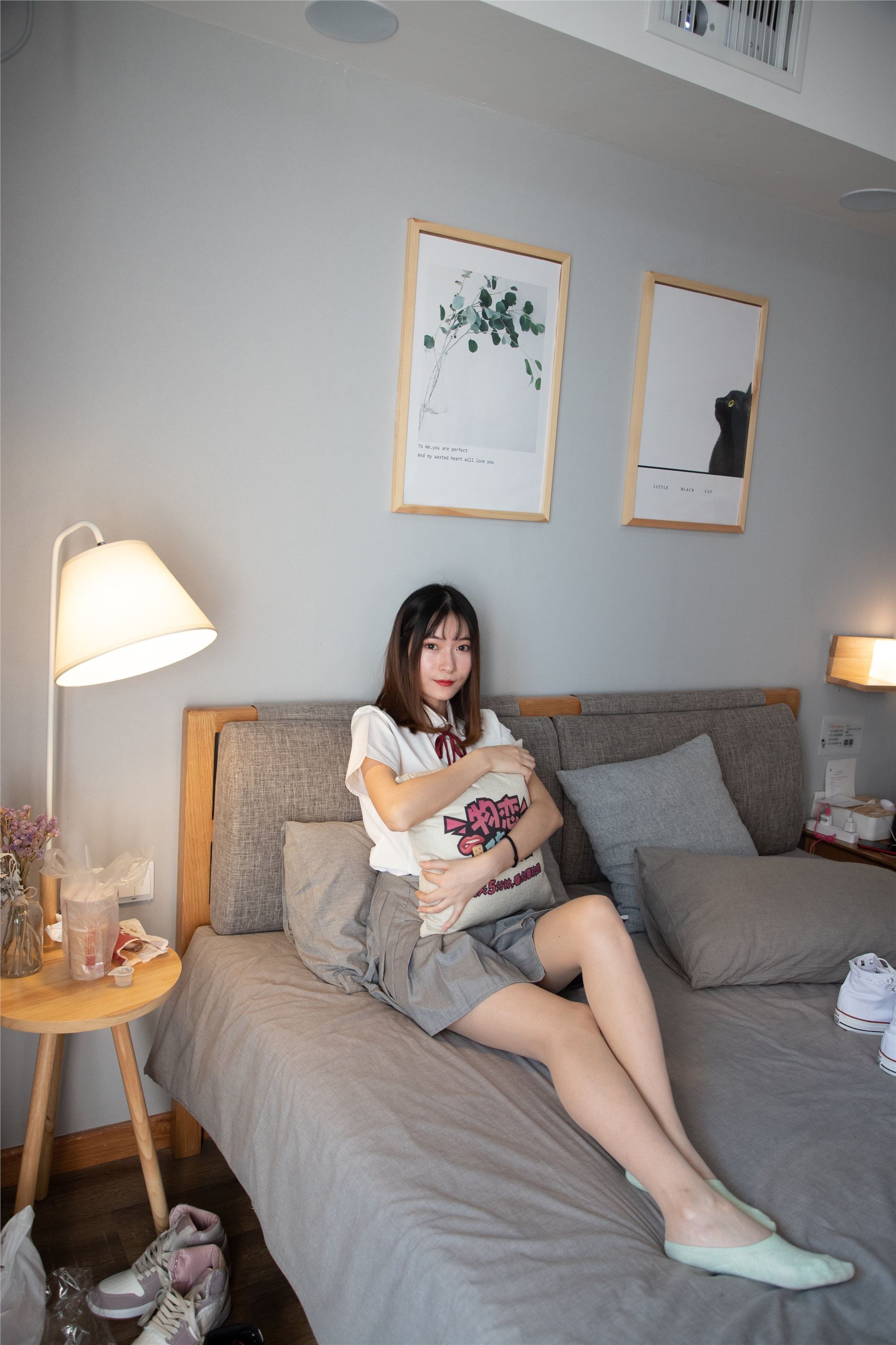 物恋传媒 猫耳 - JK制服与船袜帆布鞋No.088