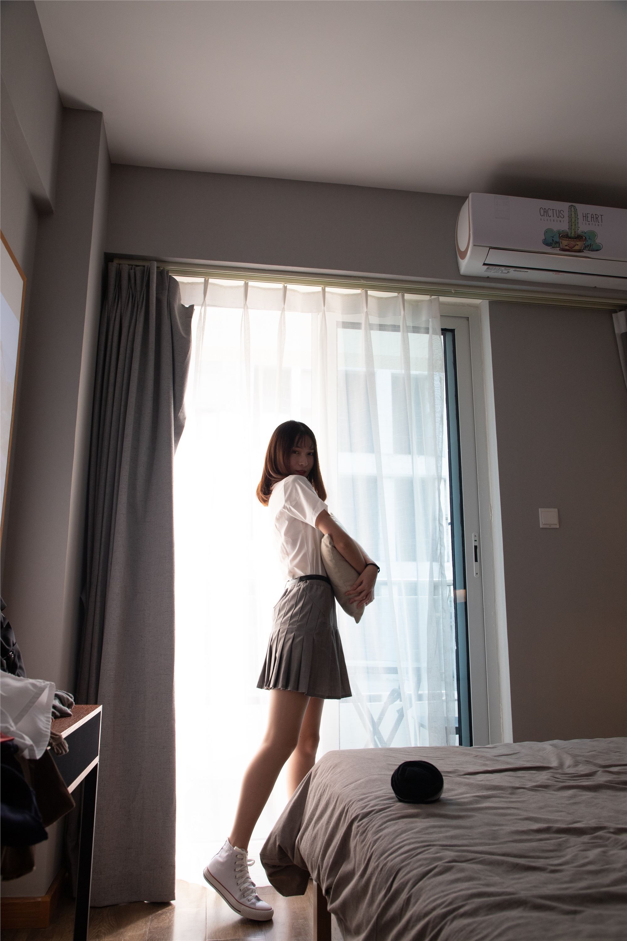 物恋传媒 猫耳 - JK制服与船袜帆布鞋No.088