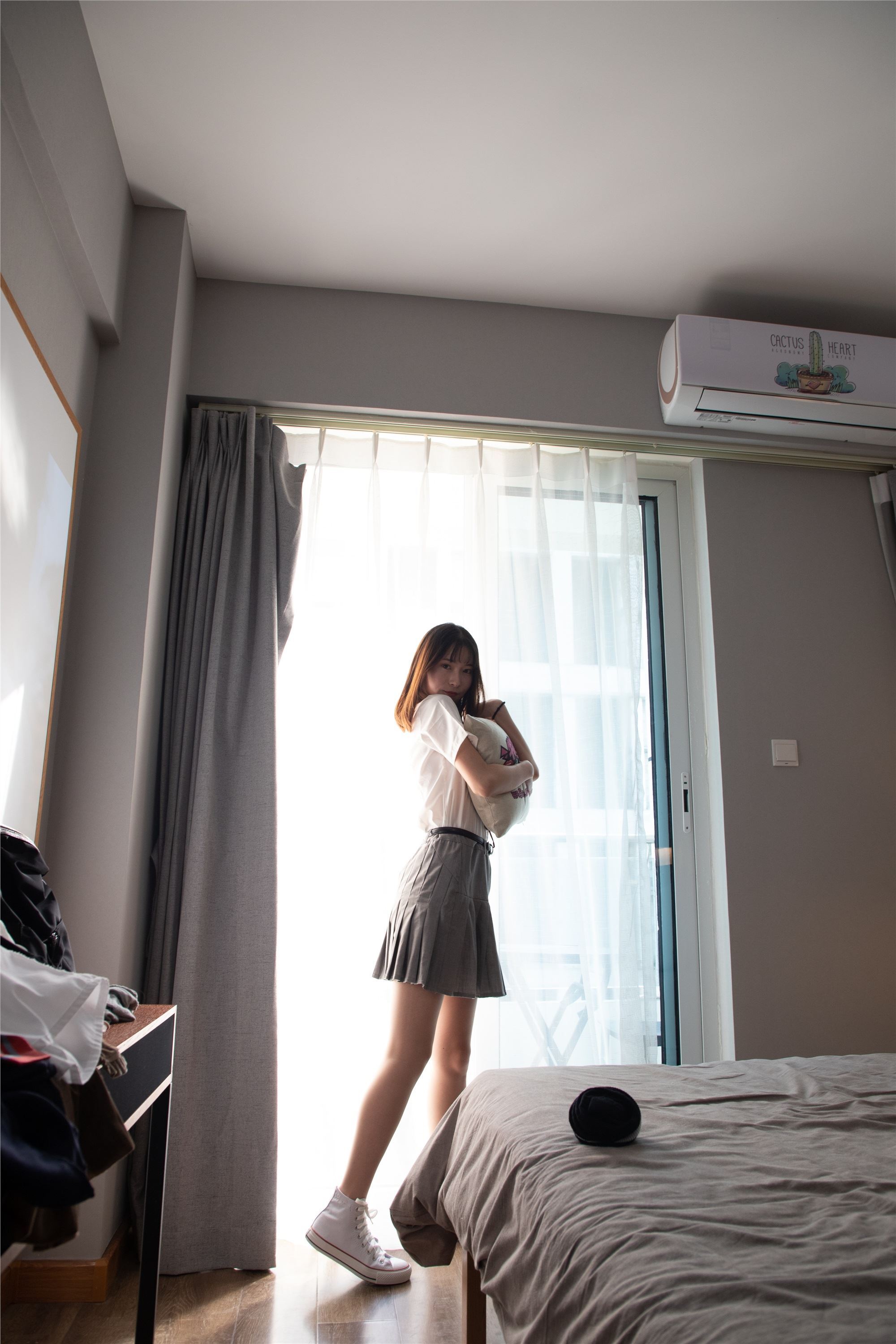 物恋传媒 猫耳 - JK制服与船袜帆布鞋No.088