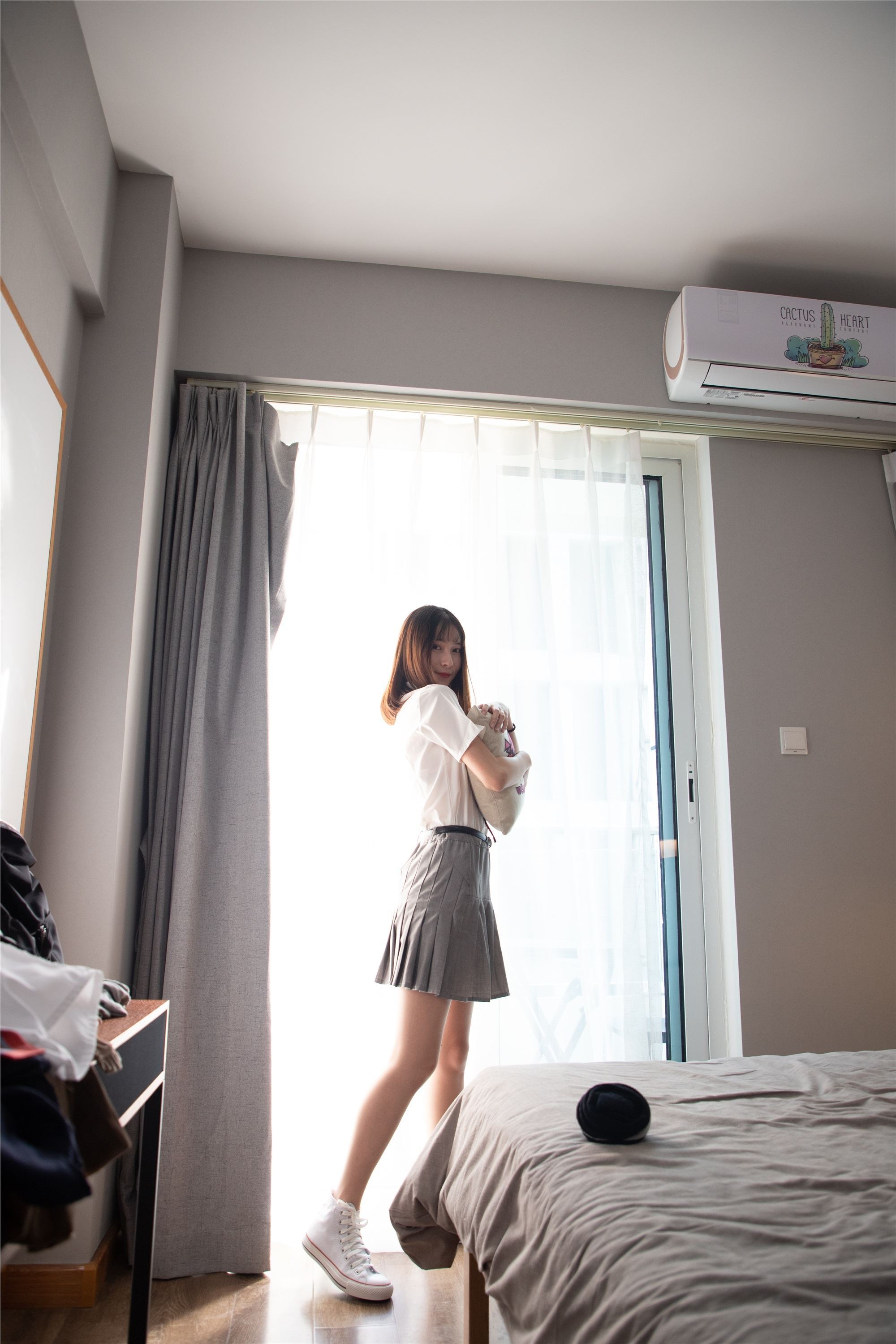 物恋传媒 猫耳 - JK制服与船袜帆布鞋No.088