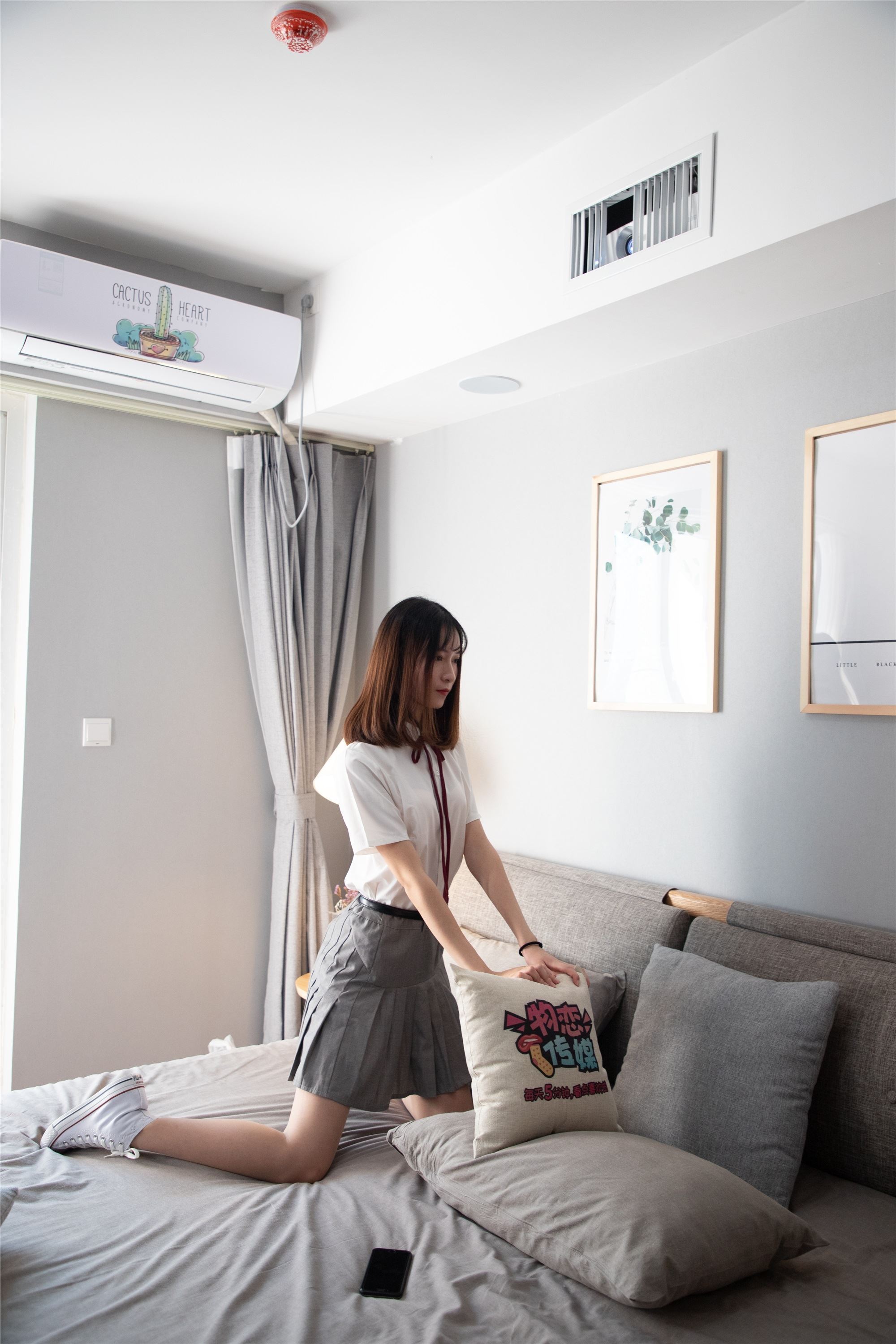 物恋传媒 猫耳 - JK制服与船袜帆布鞋No.088