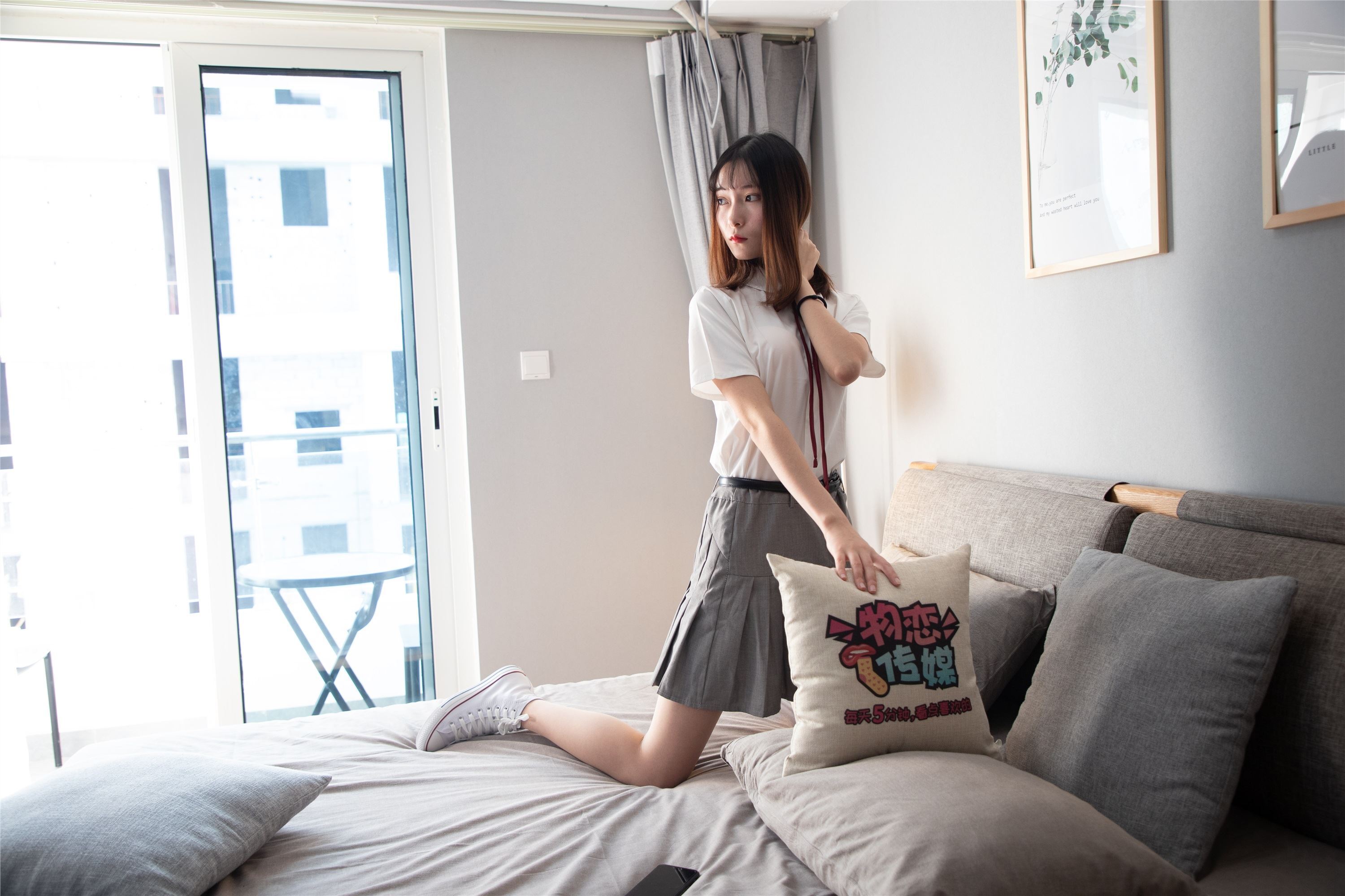 物恋传媒 猫耳 - JK制服与船袜帆布鞋No.088