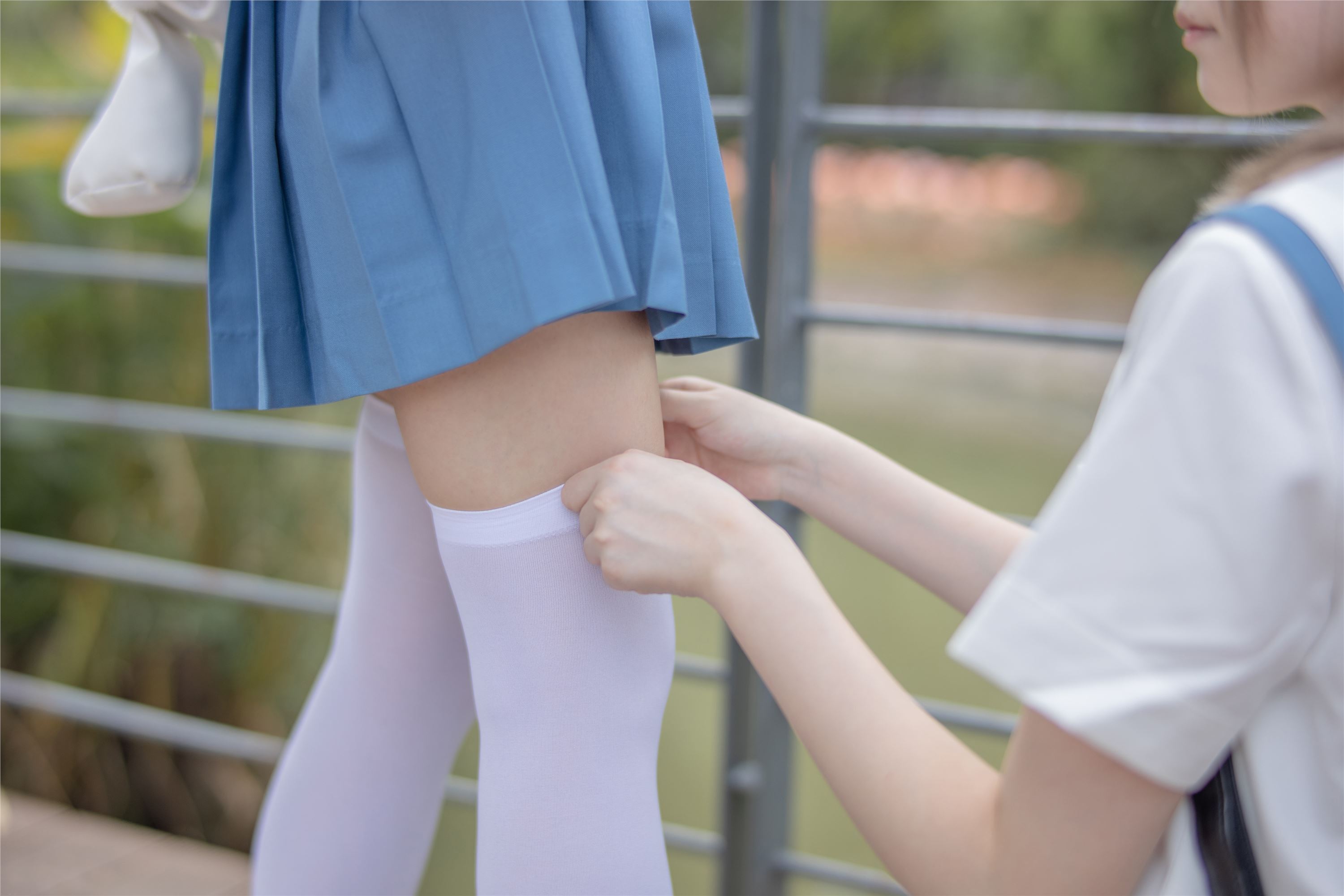 森萝财团萝莉丝足写真 JKFUN-025 Aika 默陌