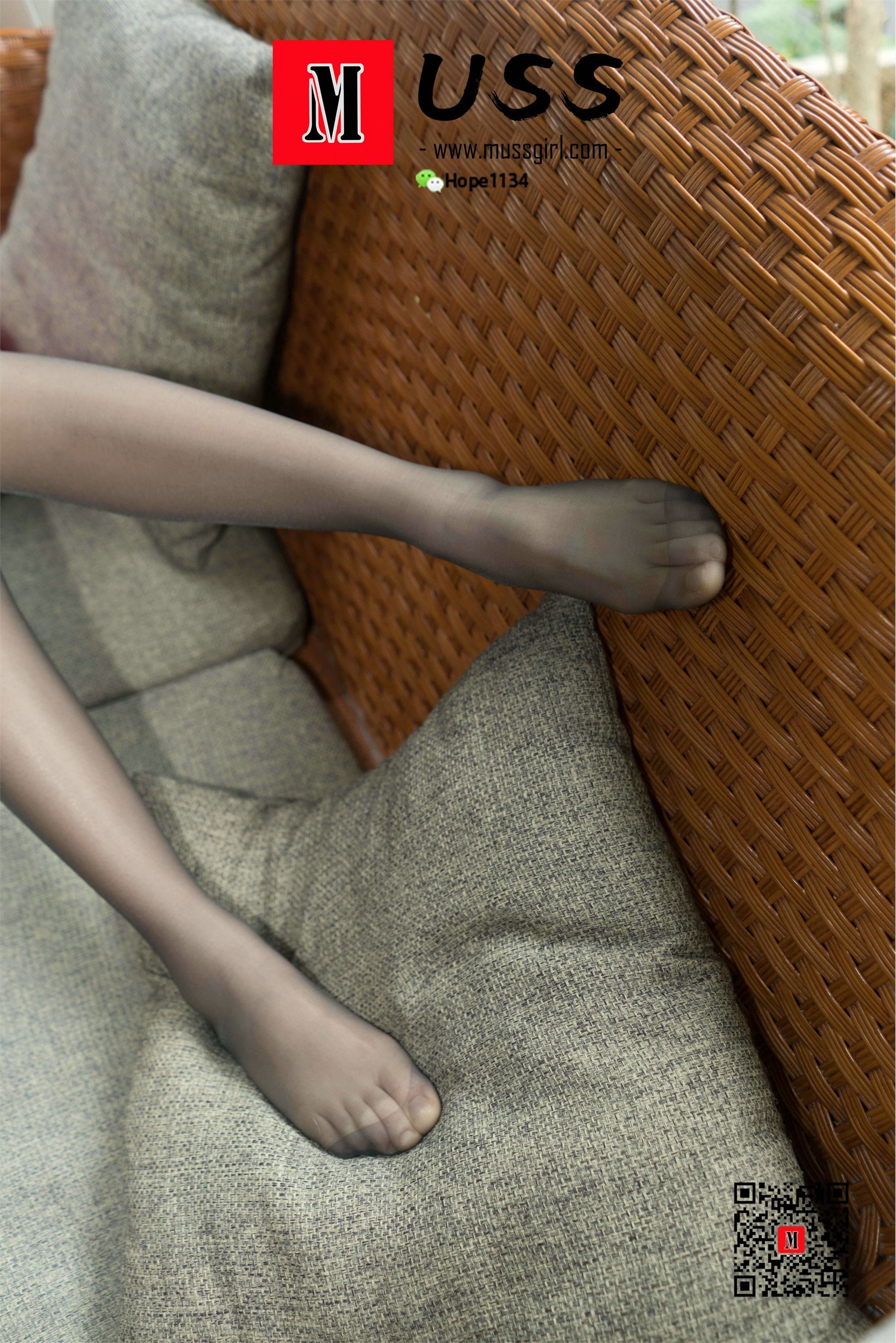 MussGirl 美貌、智慧与贤惠并存的完全体 – 黑丝小红