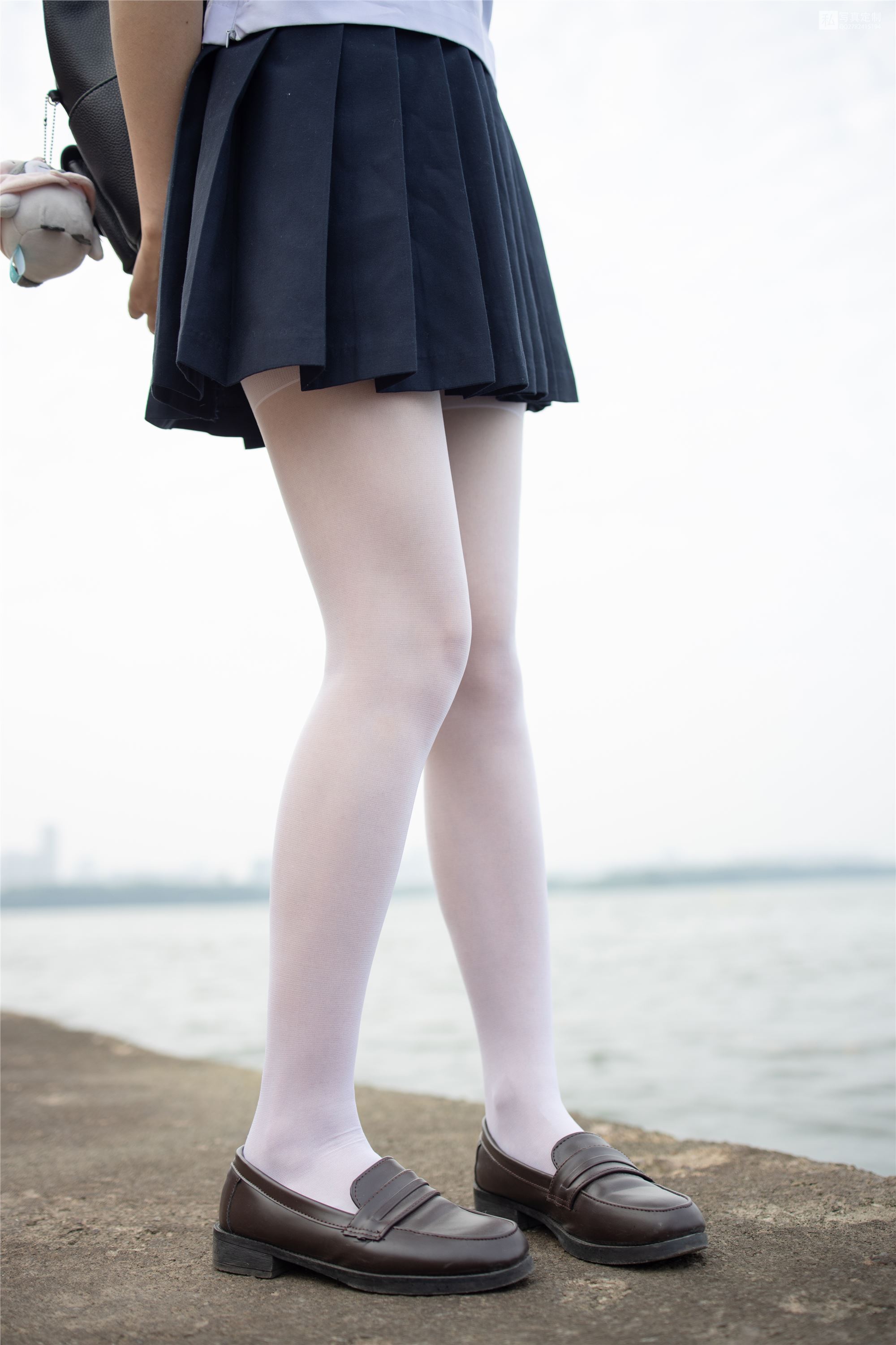 森萝财团萝莉丝足写真 JKFUN-028 默陌 15D白丝抑郁湖边与绝望天台