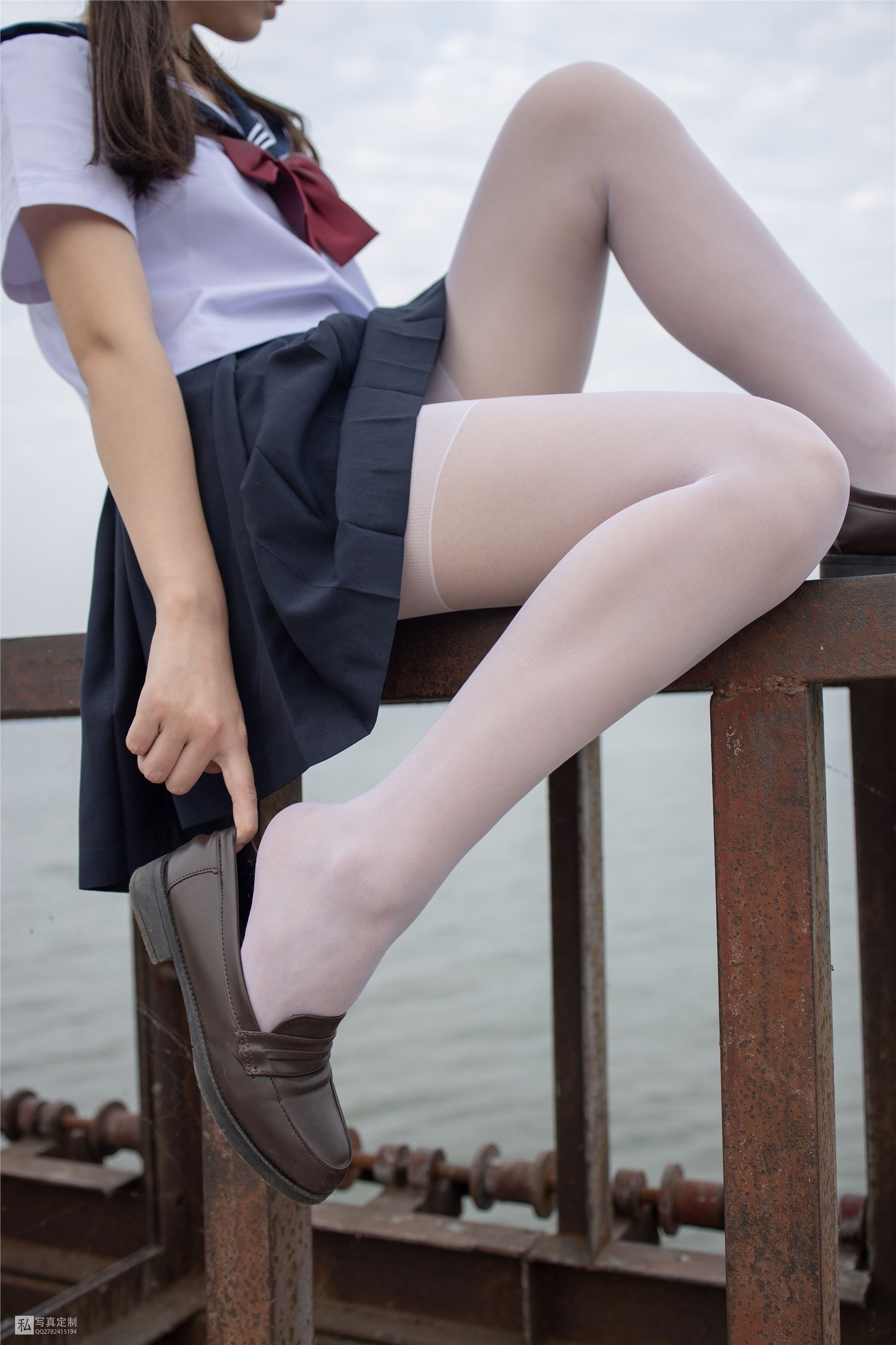 森萝财团萝莉丝足写真 JKFUN-028 默陌 15D白丝抑郁湖边与绝望天台