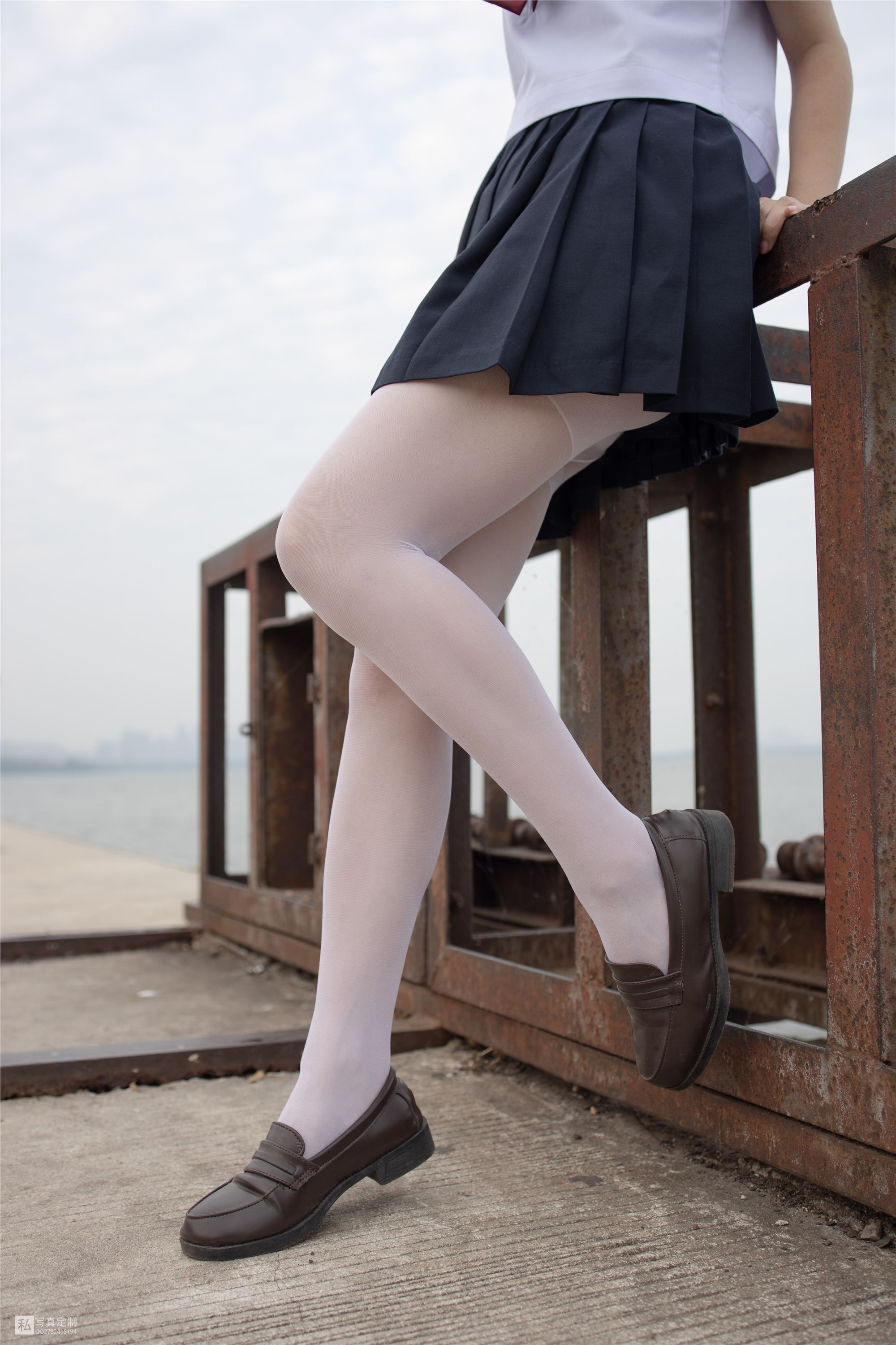 森萝财团萝莉丝足写真 JKFUN-028 默陌 15D白丝抑郁湖边与绝望天台