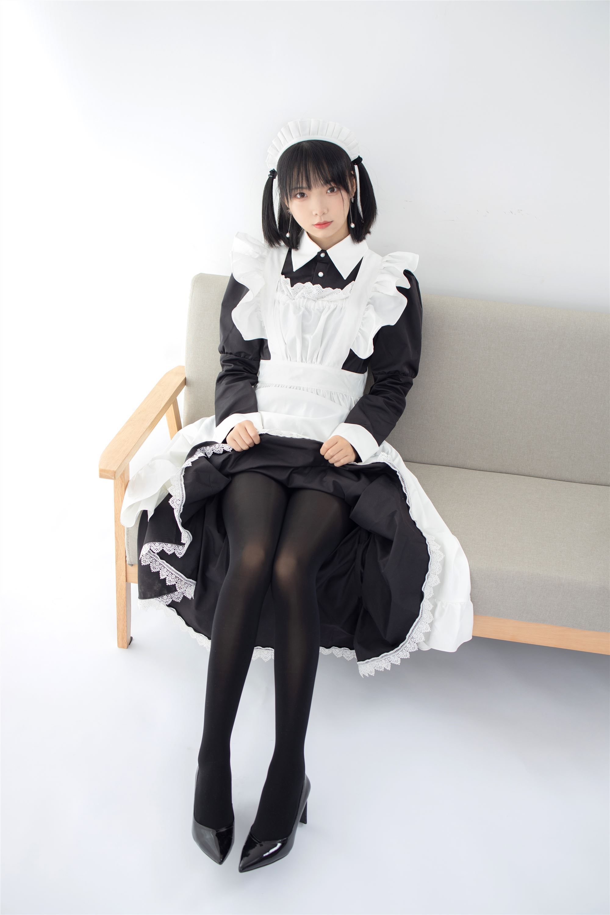 森萝财团萝莉丝足写真 JKFUN-029 卉子 80D黑丝踩物女仆