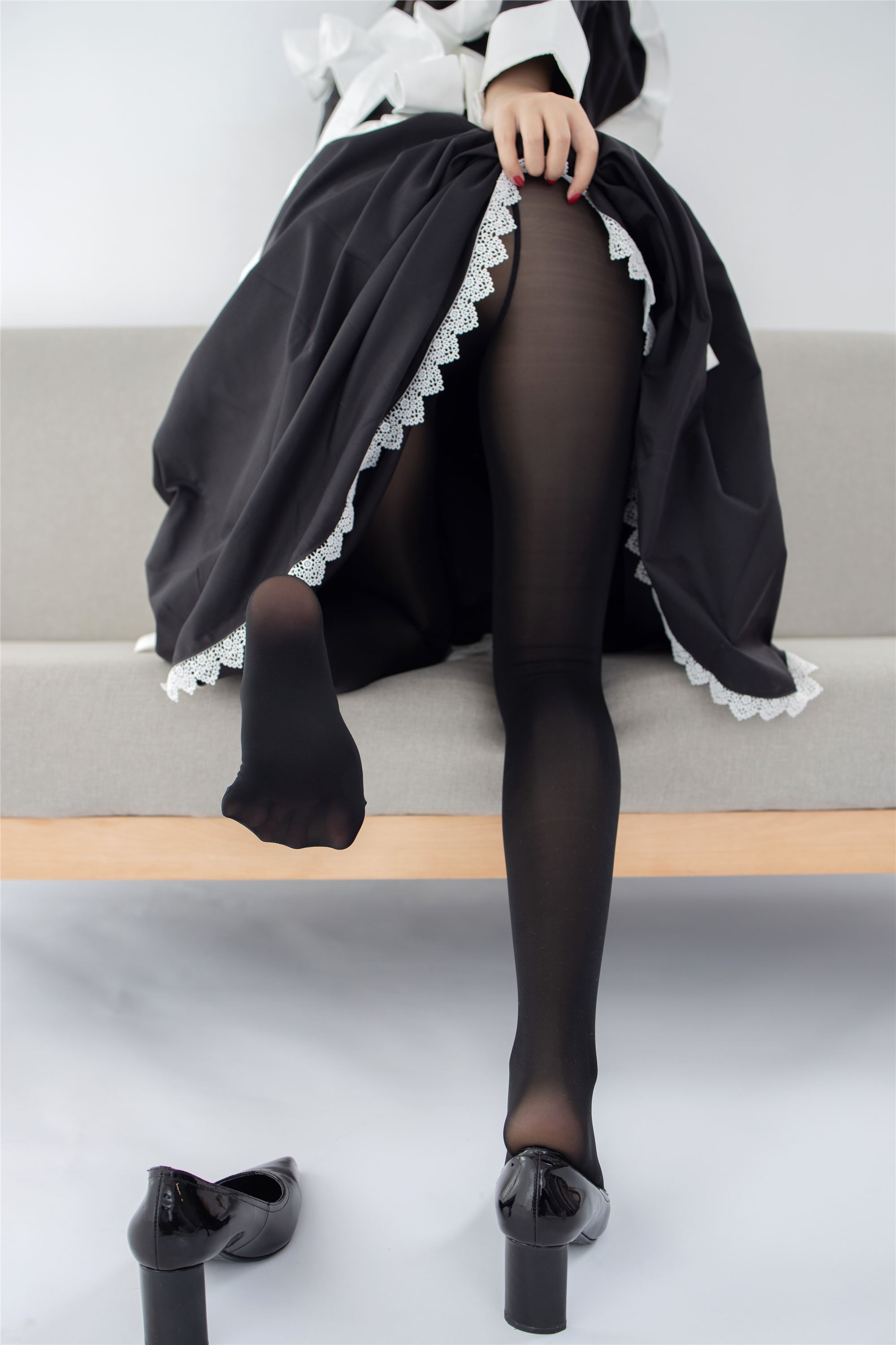 森萝财团萝莉丝足写真 JKFUN-029 卉子 80D黑丝踩物女仆