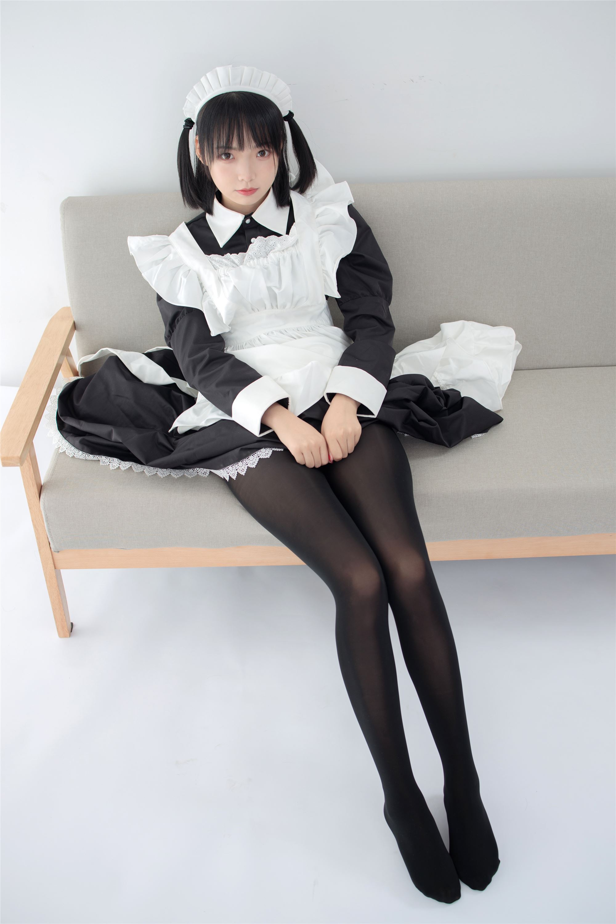 森萝财团萝莉丝足写真 JKFUN-029 卉子 80D黑丝踩物女仆