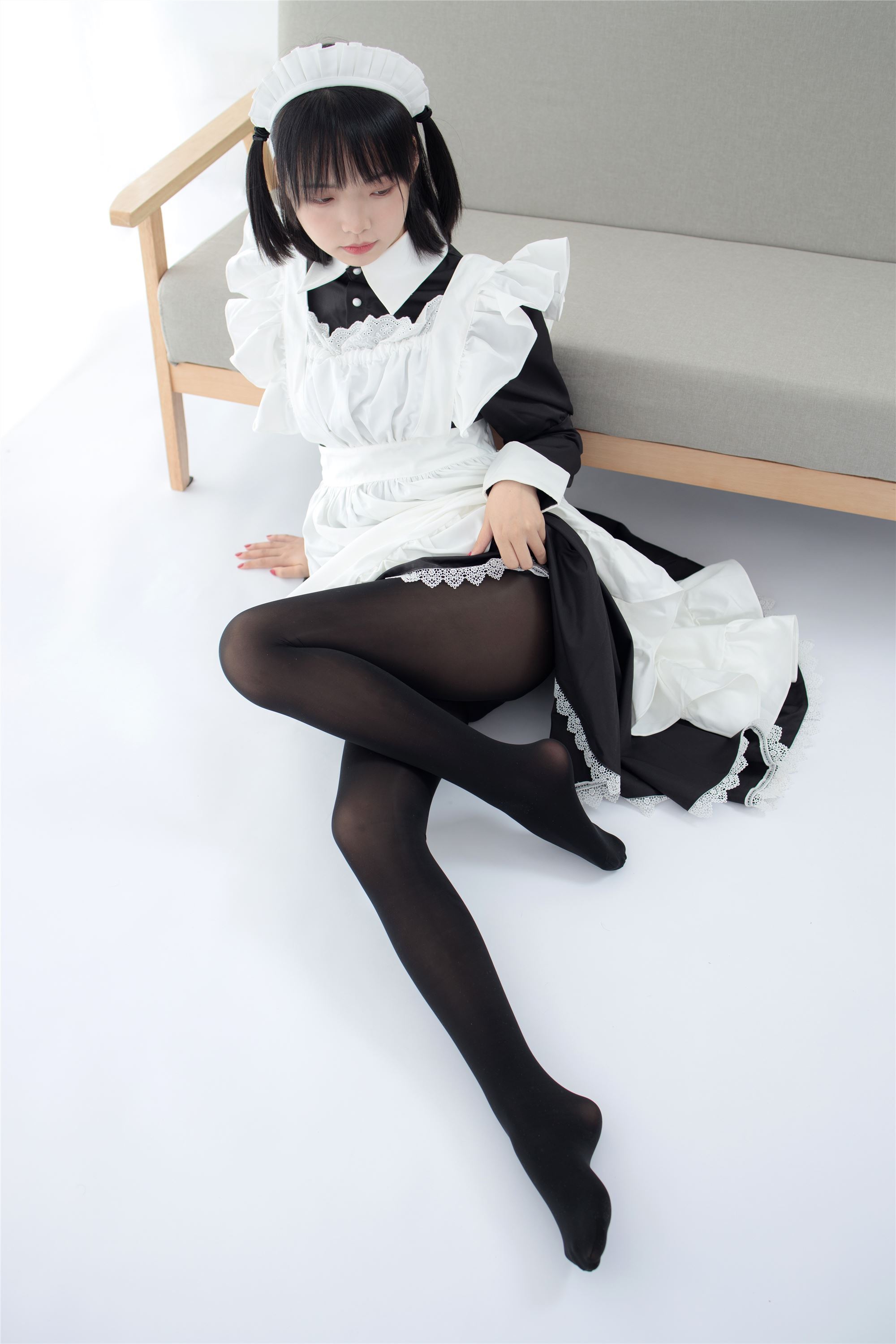 森萝财团萝莉丝足写真 JKFUN-029 卉子 80D黑丝踩物女仆