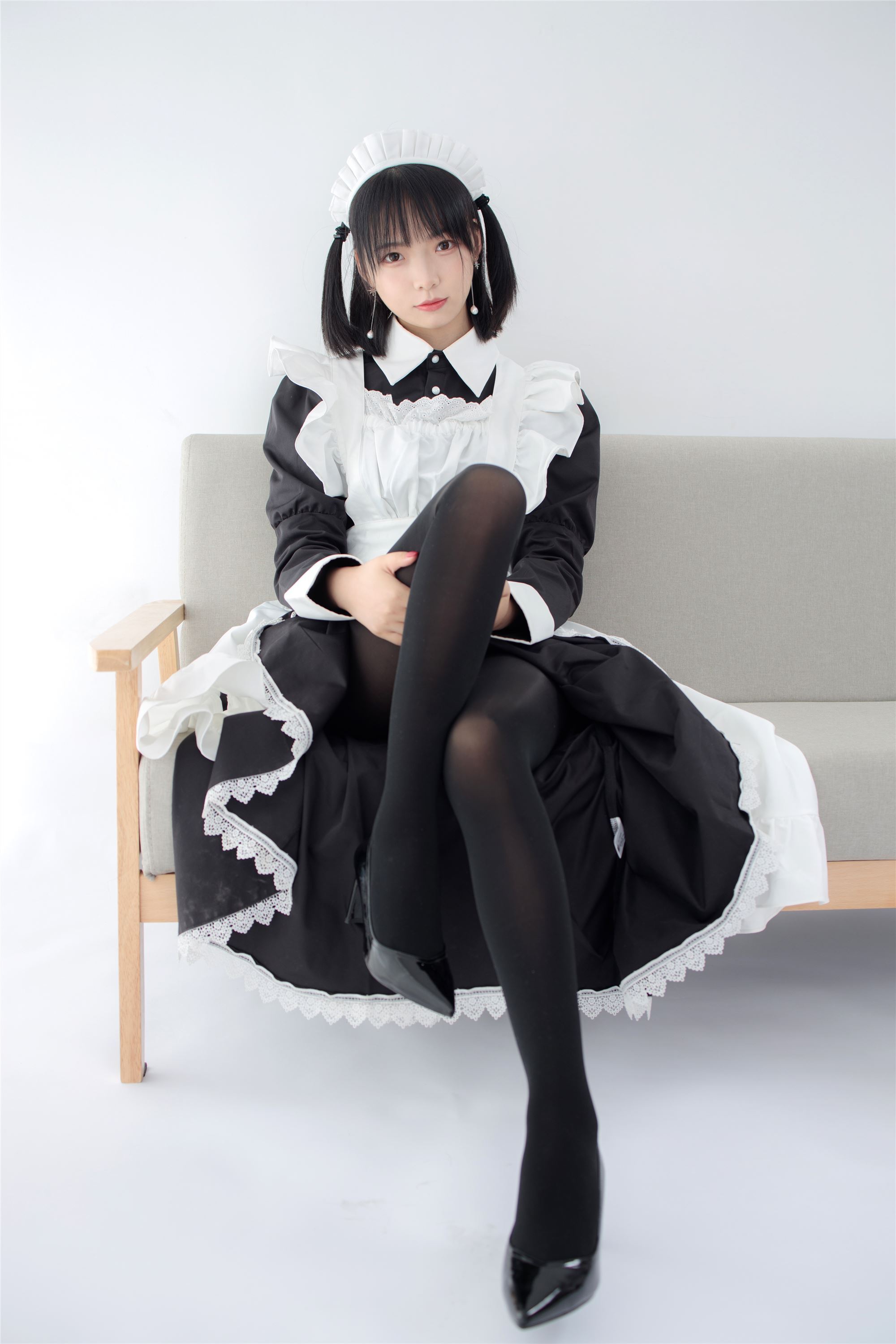 森萝财团萝莉丝足写真 JKFUN-029 卉子 80D黑丝踩物女仆