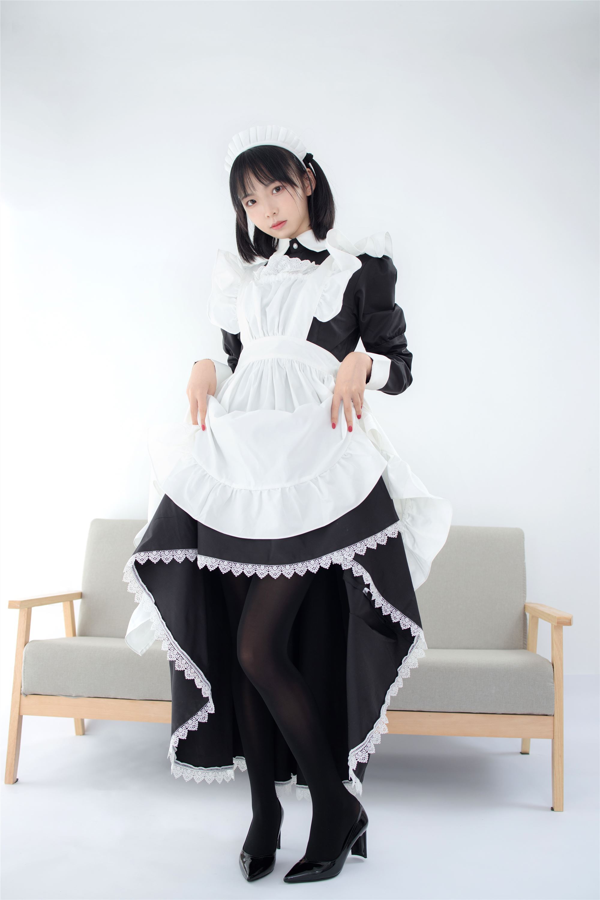 森萝财团萝莉丝足写真 JKFUN-029 卉子 80D黑丝踩物女仆