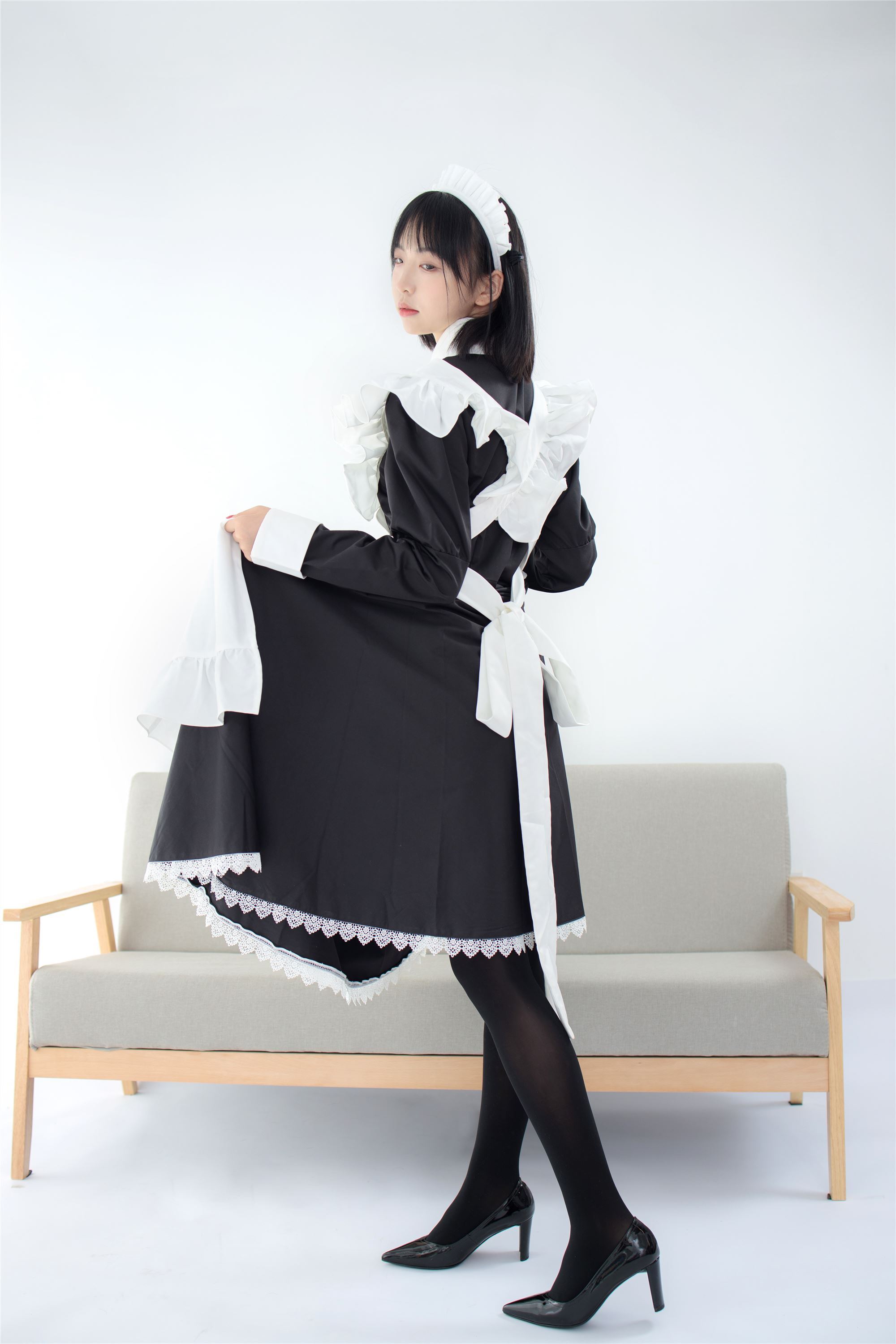 森萝财团萝莉丝足写真 JKFUN-029 卉子 80D黑丝踩物女仆