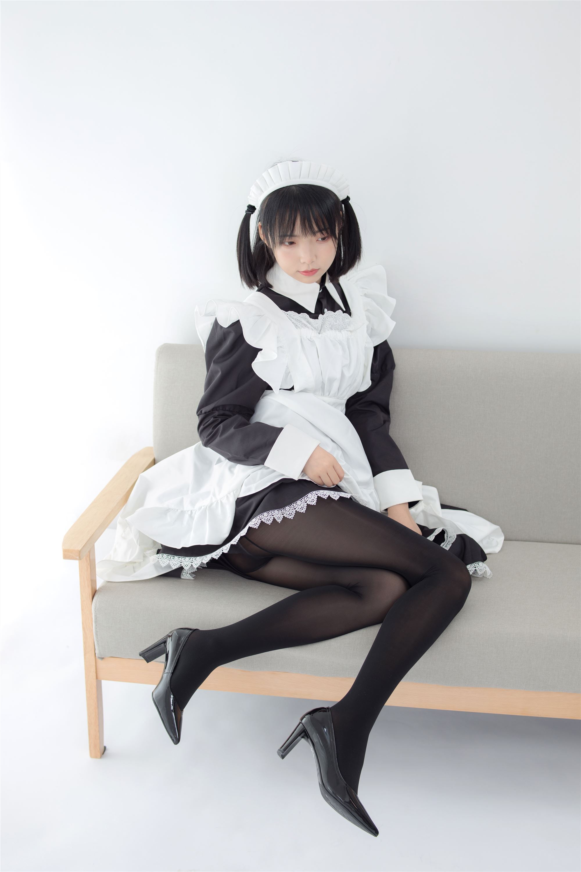 森萝财团萝莉丝足写真 JKFUN-029 卉子 80D黑丝踩物女仆