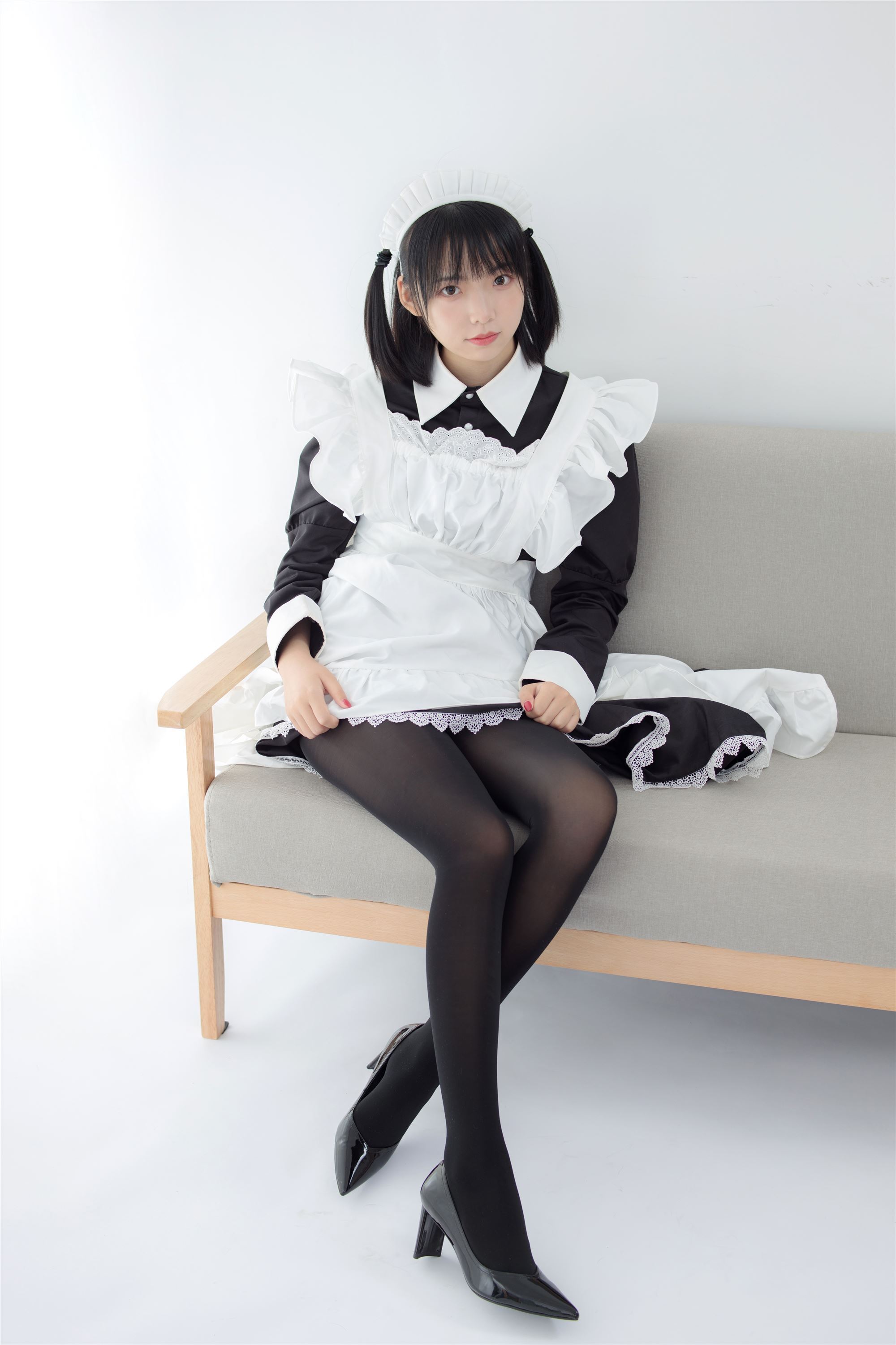 森萝财团萝莉丝足写真 JKFUN-029 卉子 80D黑丝踩物女仆