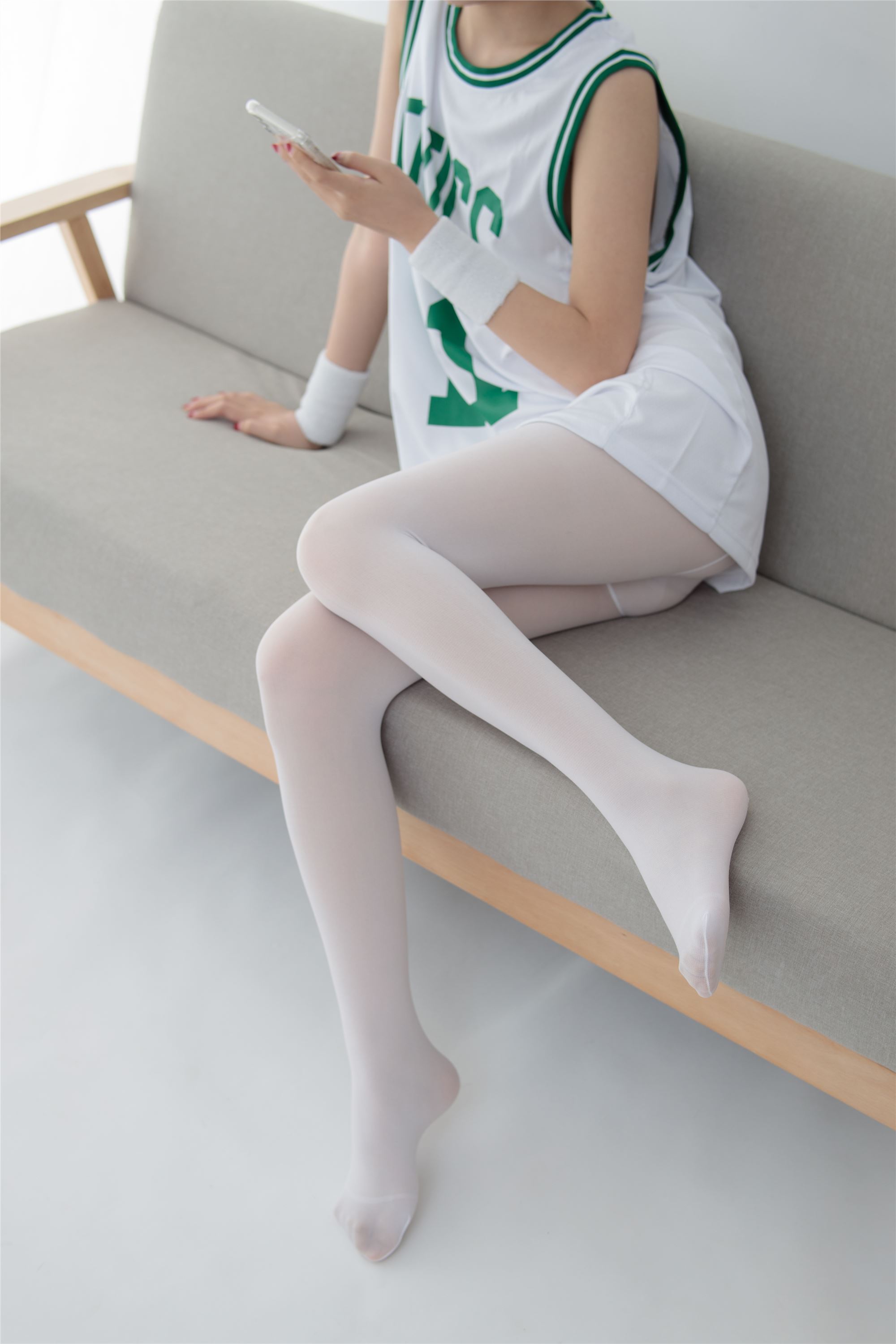 森萝财团萝莉丝足写真 JKFUN-042 卉子 80D白丝与篮球无关