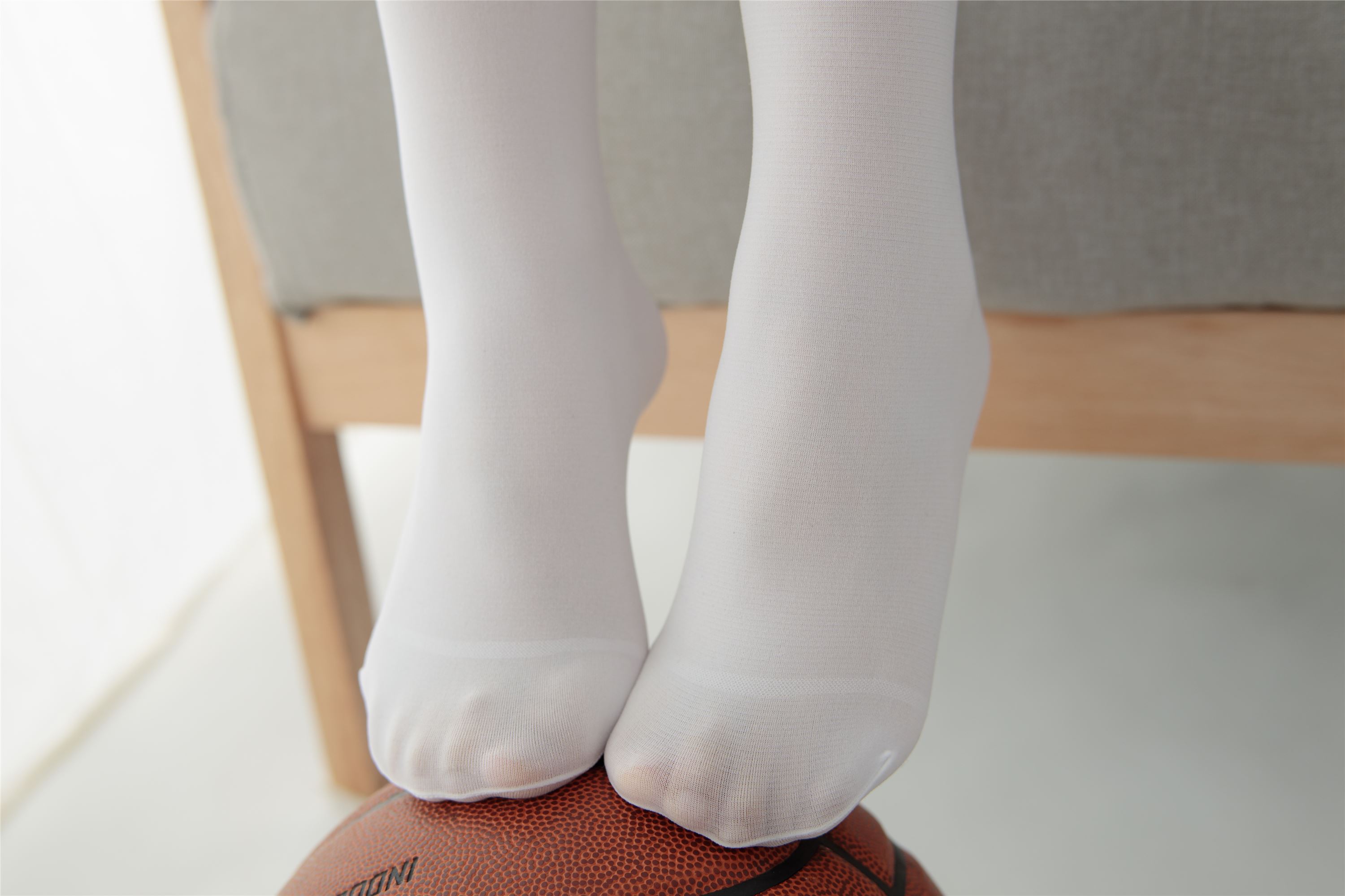 森萝财团萝莉丝足写真 JKFUN-042 卉子 80D白丝与篮球无关