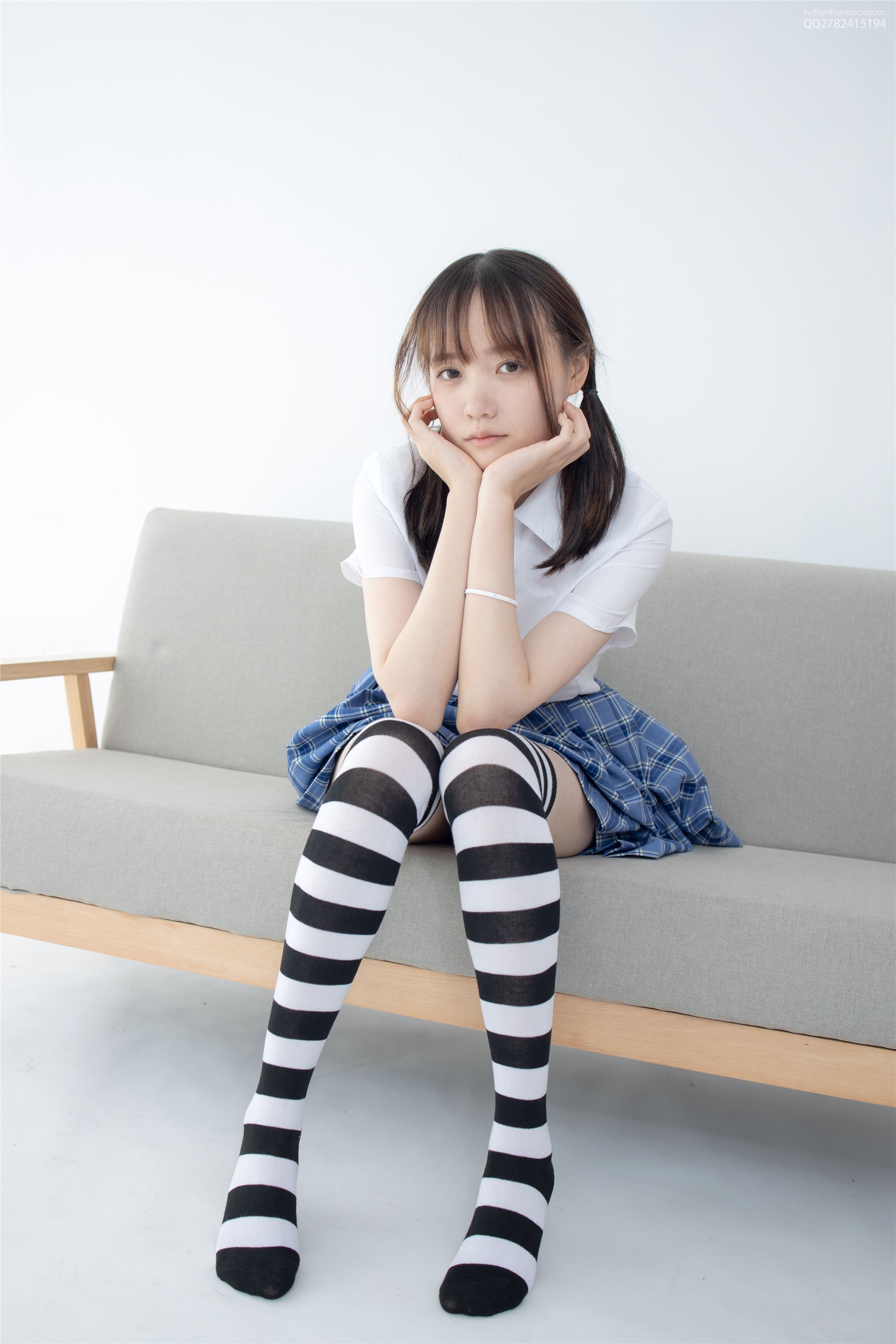 森萝财团萝莉丝足写真 JKFUN-043 Aika 黑白高筒