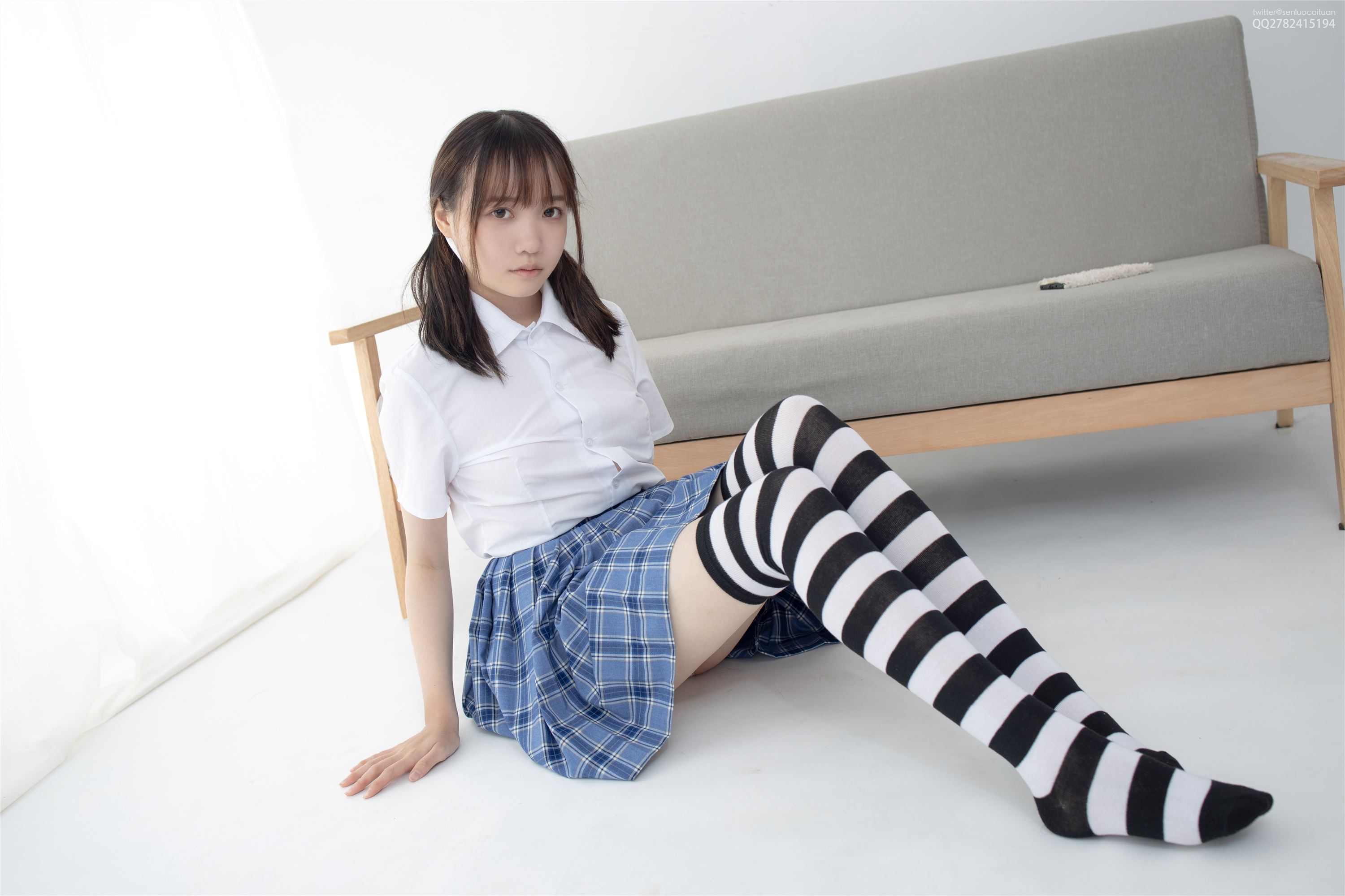 森萝财团萝莉丝足写真 JKFUN-043 Aika 黑白高筒