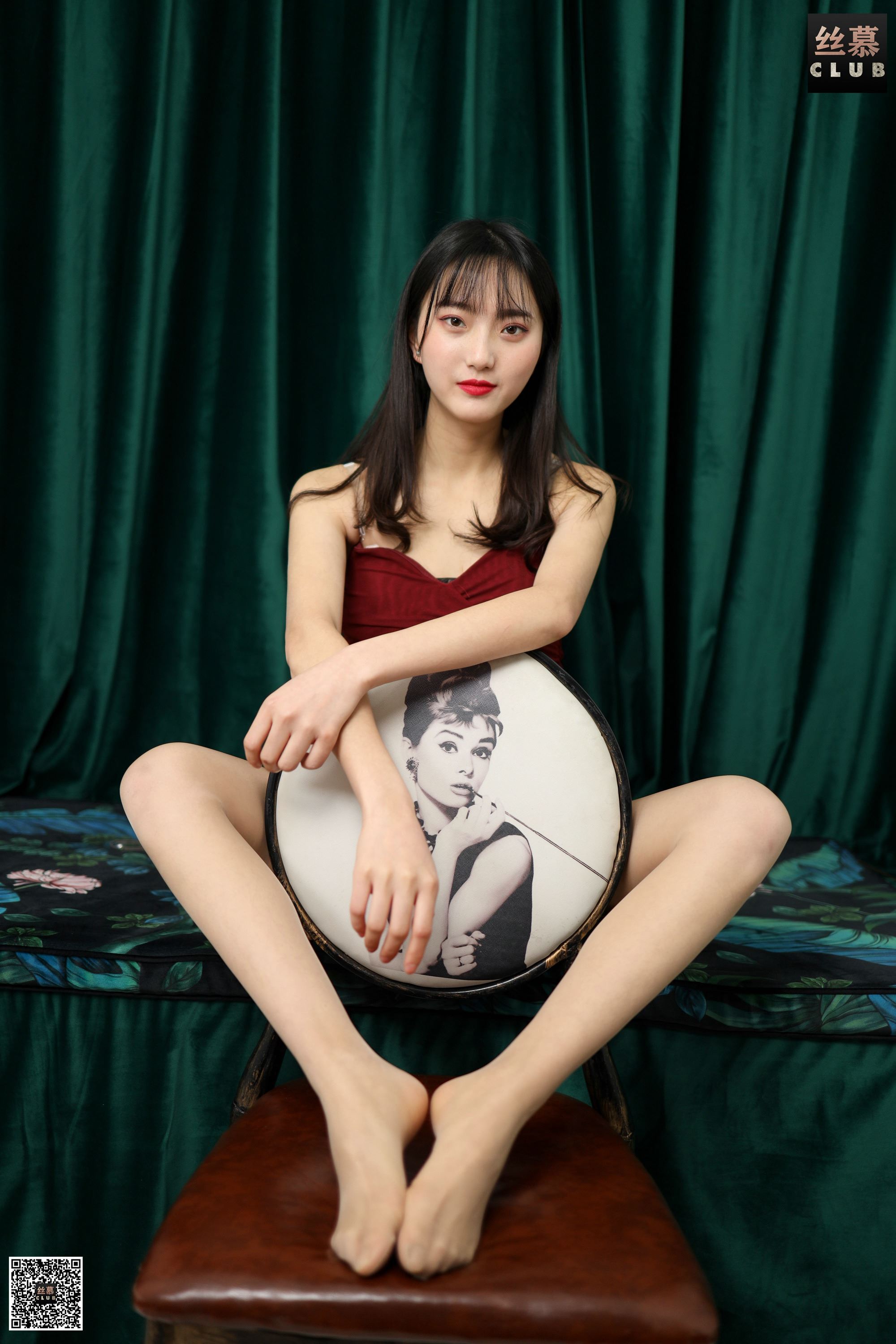 丝慕写真 SM166 佳佳 – 藏不住的丝欢你