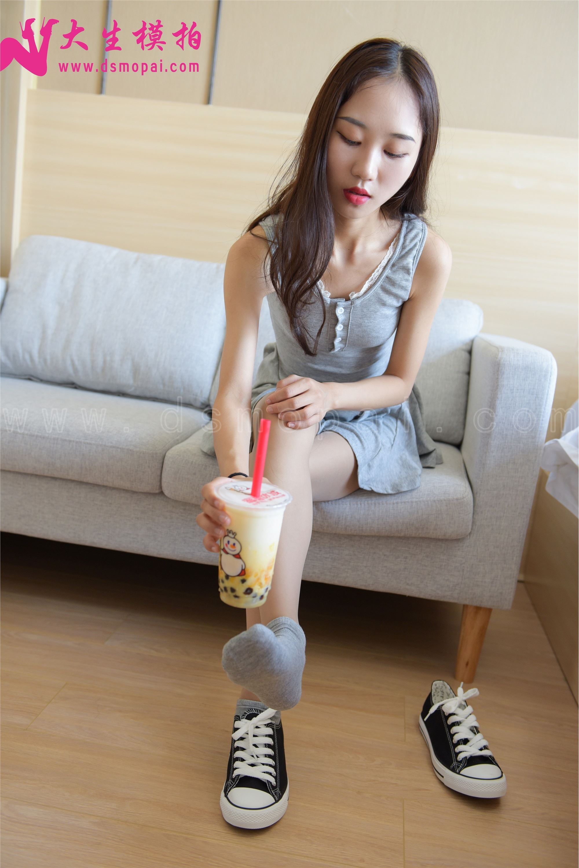 大生模拍 No.066 菲菲 奶昔和棉袜肉丝的交织