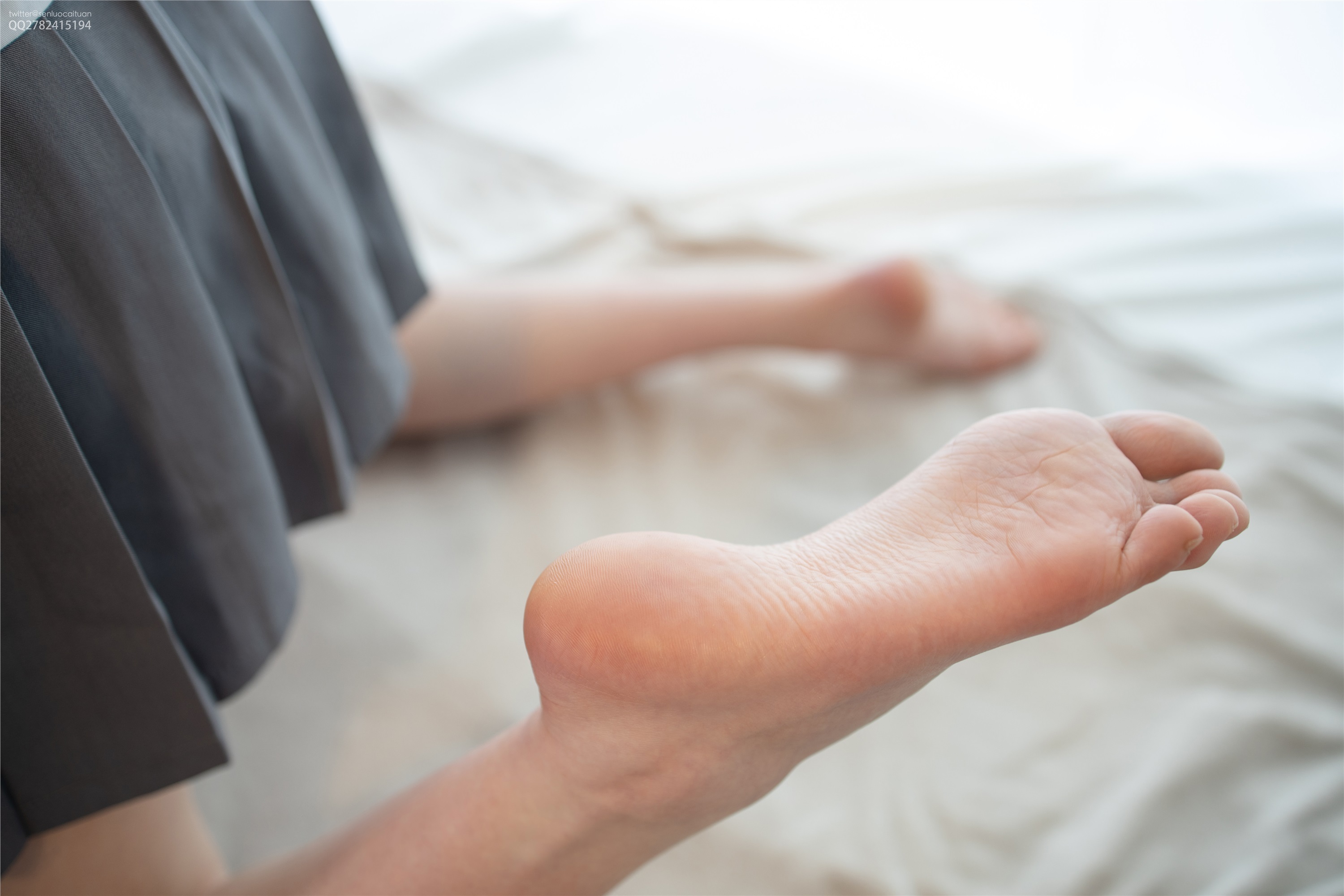 森萝财团萝莉丝足写真 JKFUN-048