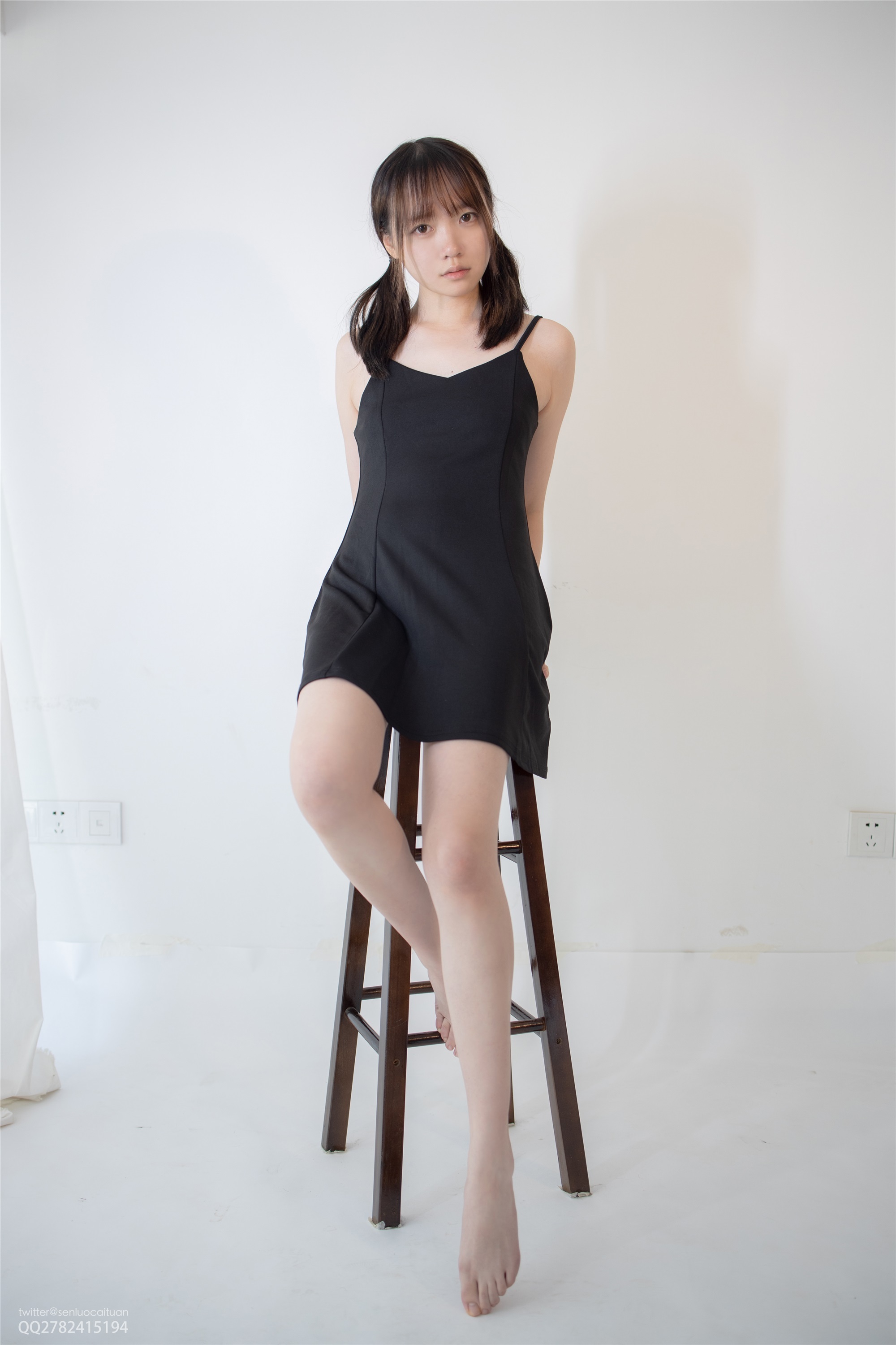 森萝财团萝莉丝足写真 JKFUN-049 Aika 高跟鞋果足