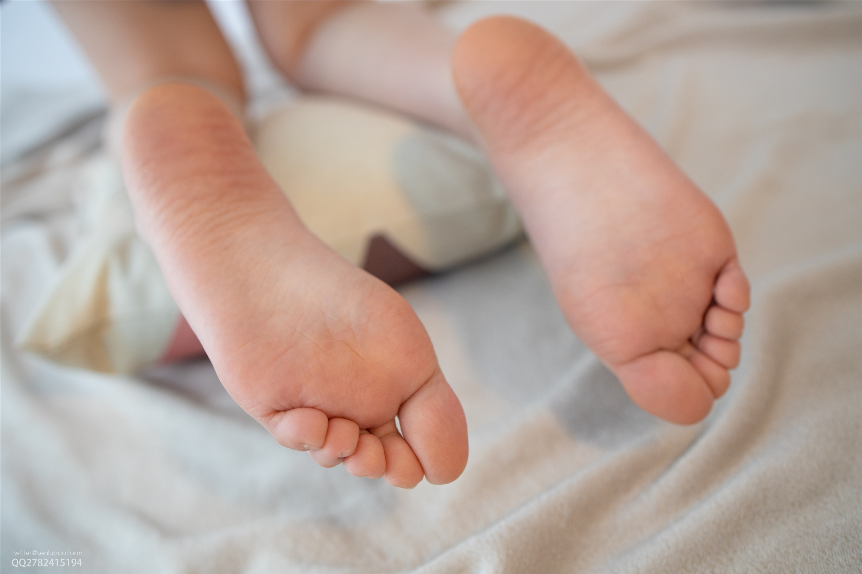 森萝财团萝莉丝足写真 JKFUN-049 Aika 高跟鞋果足