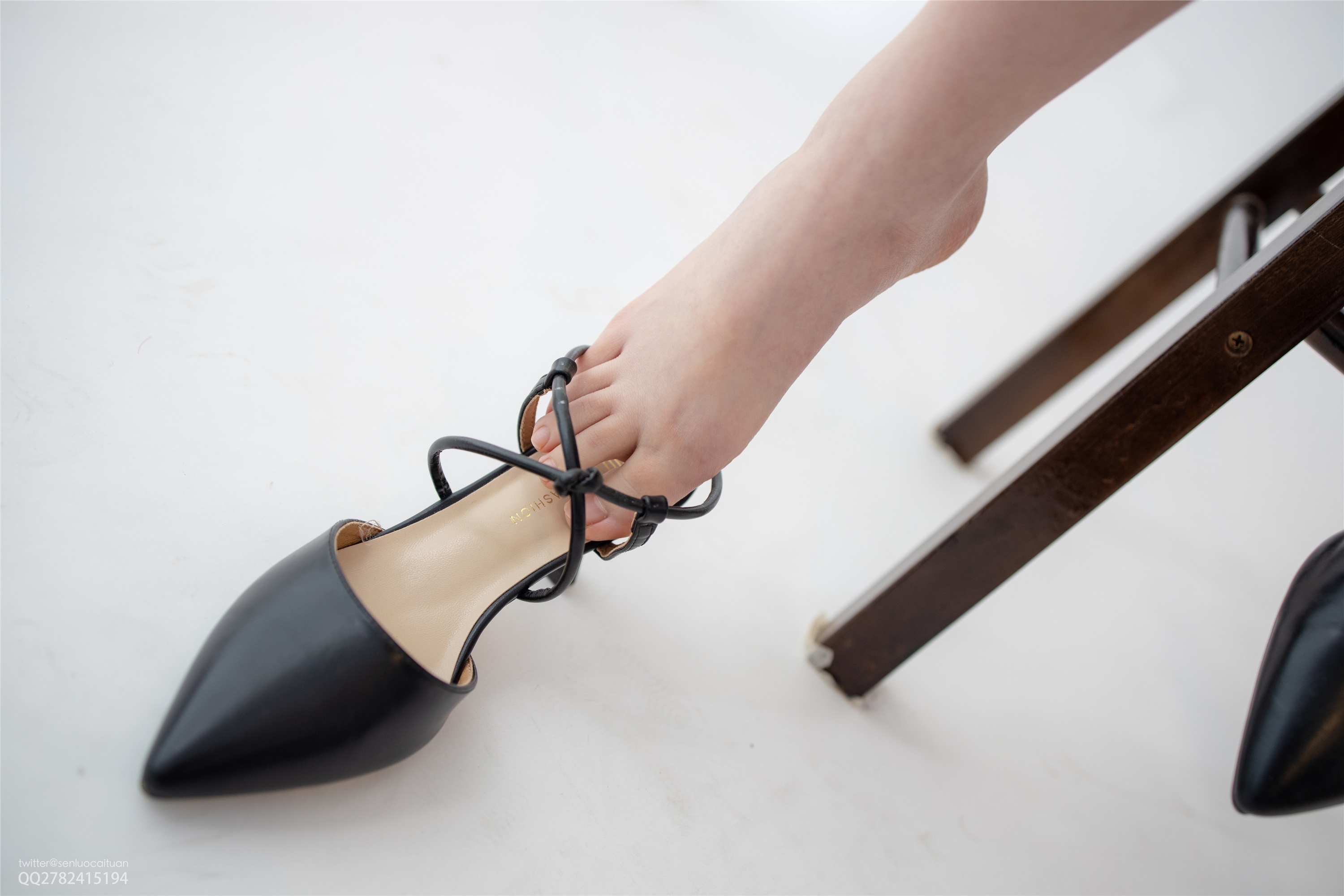 森萝财团萝莉丝足写真 JKFUN-049 Aika 高跟鞋果足