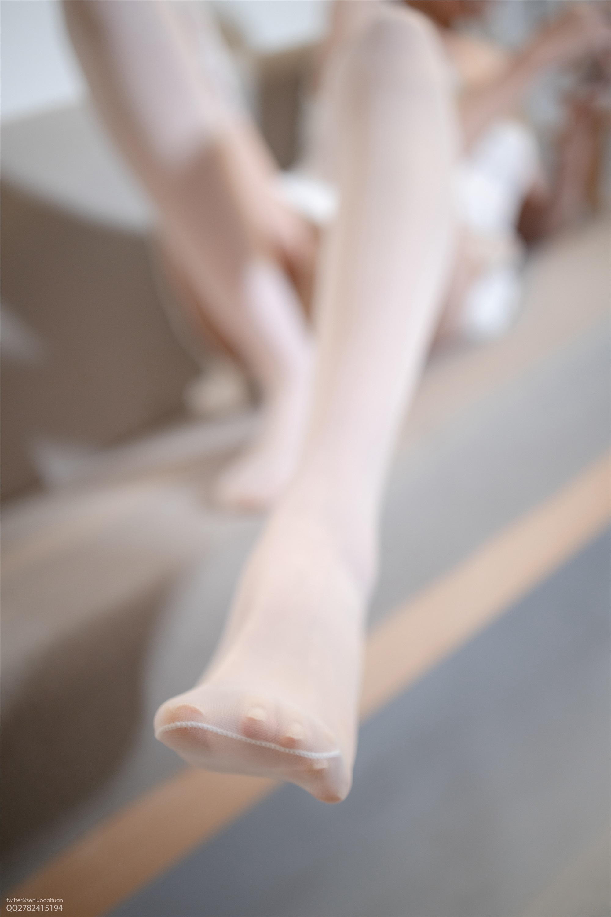 森萝财团萝莉丝足写真 JKFUN-044 Aika 白色吊带裙