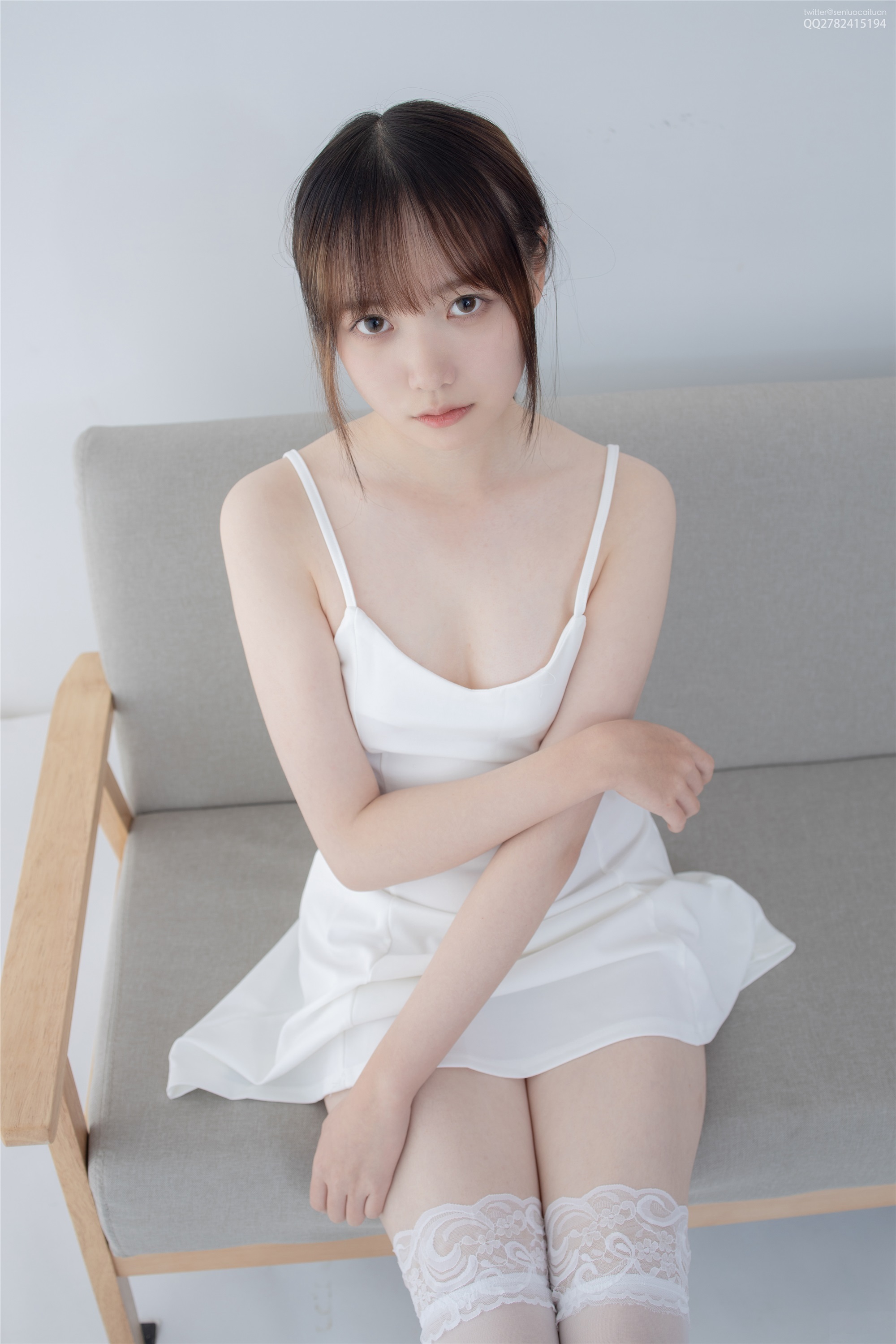 森萝财团萝莉丝足写真 JKFUN-044 Aika 白色吊带裙