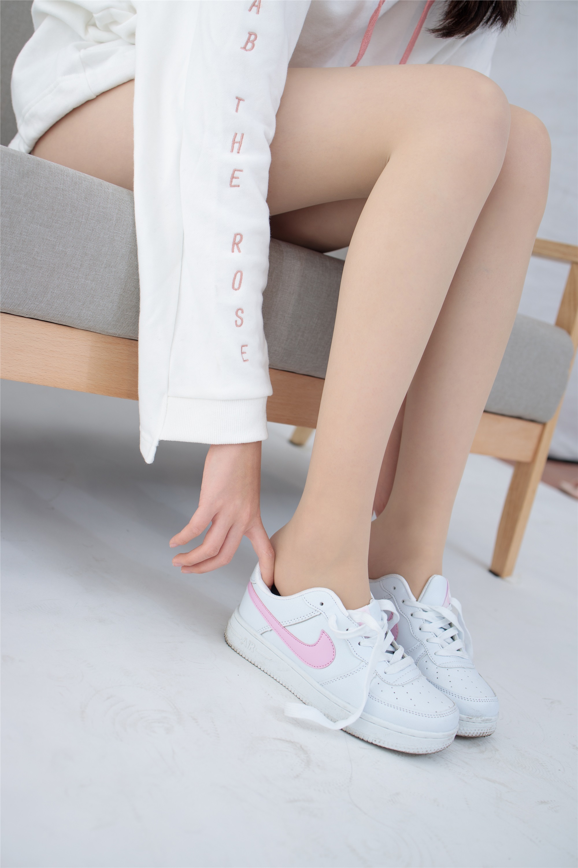 森萝财团萝莉丝足写真 JKFUN-050 Aika 13D肉丝运动鞋