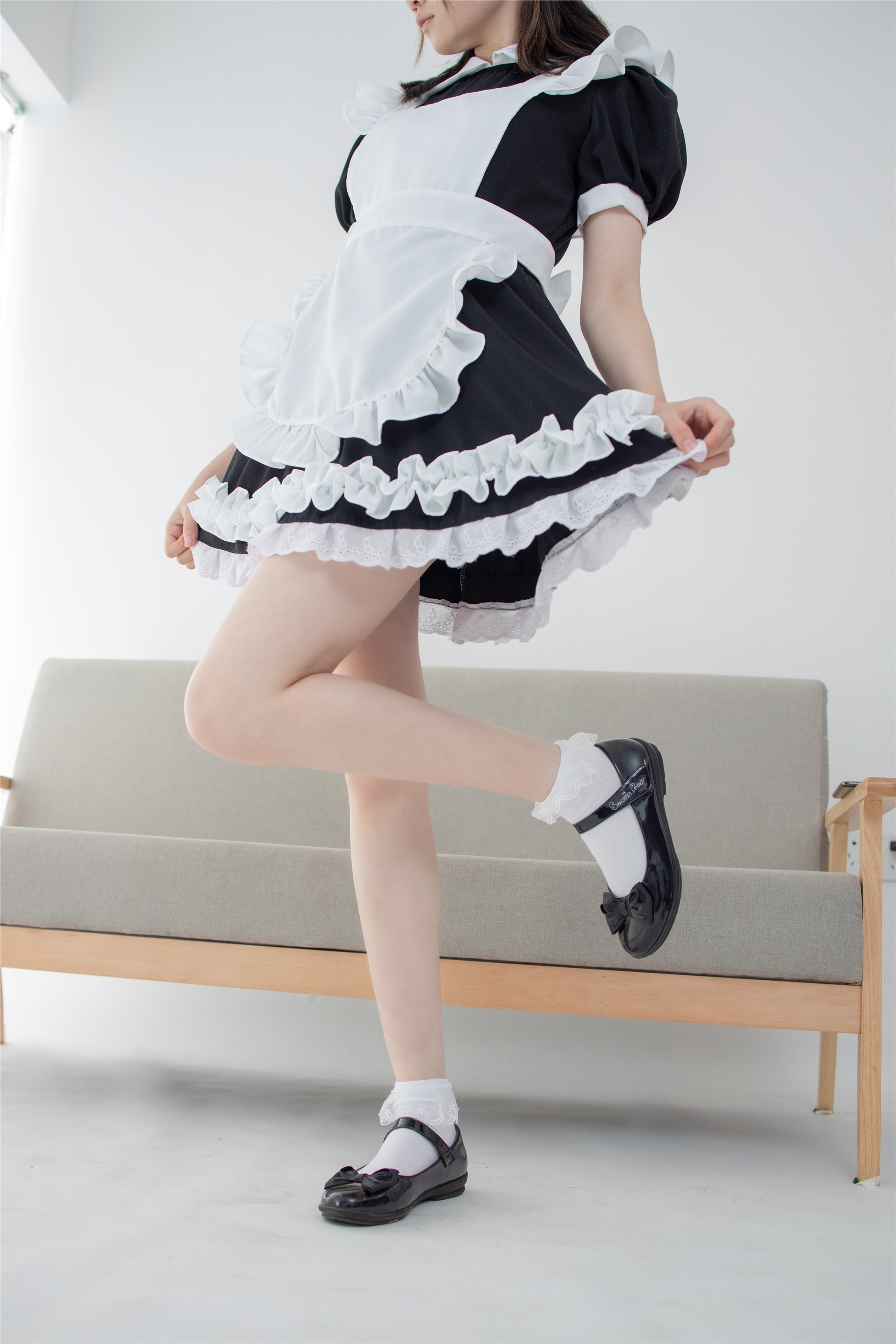 森萝财团萝莉丝足写真 JKFUN-051 Aika 蕾丝花边短袜女仆