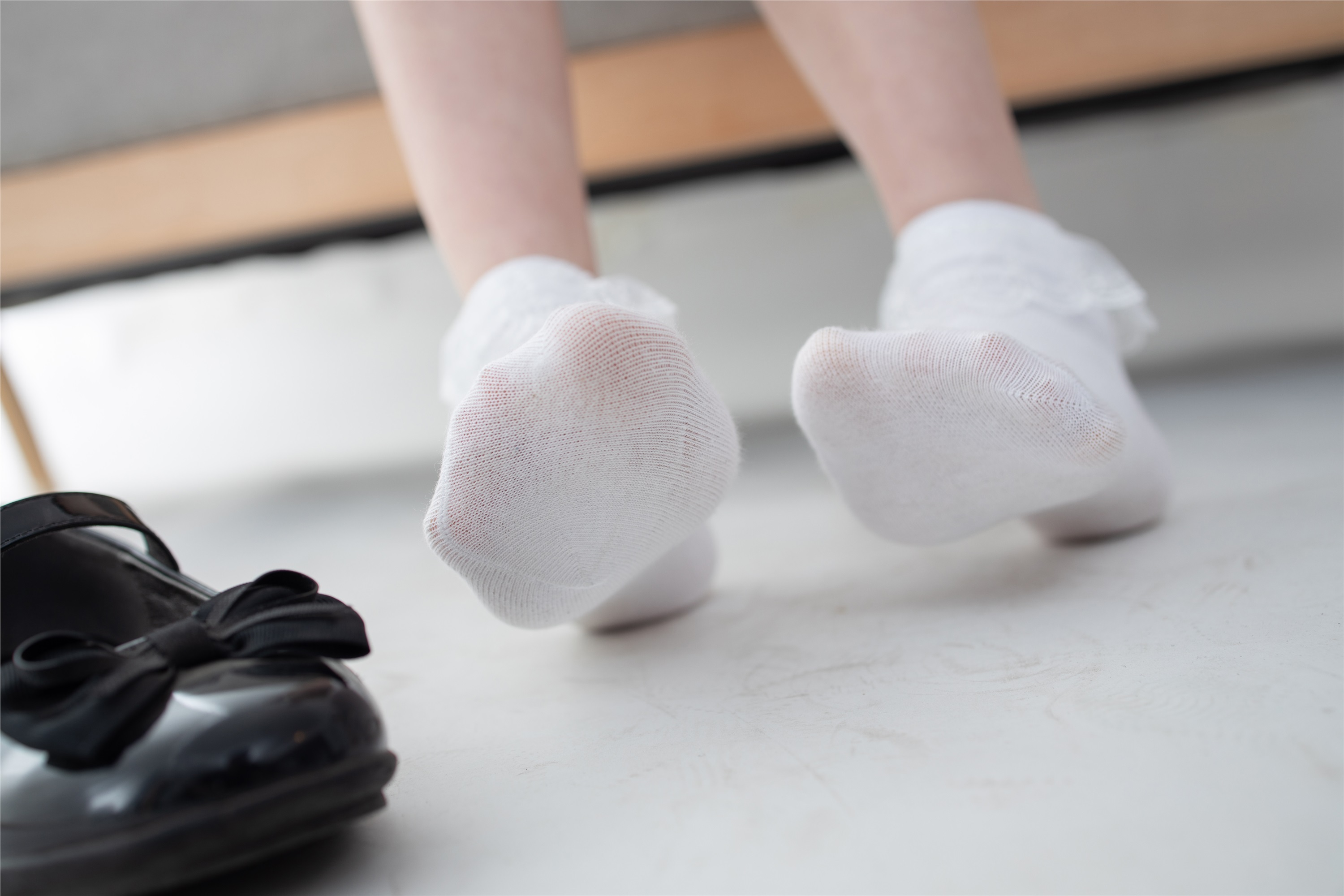 森萝财团萝莉丝足写真 JKFUN-051 Aika 蕾丝花边短袜女仆