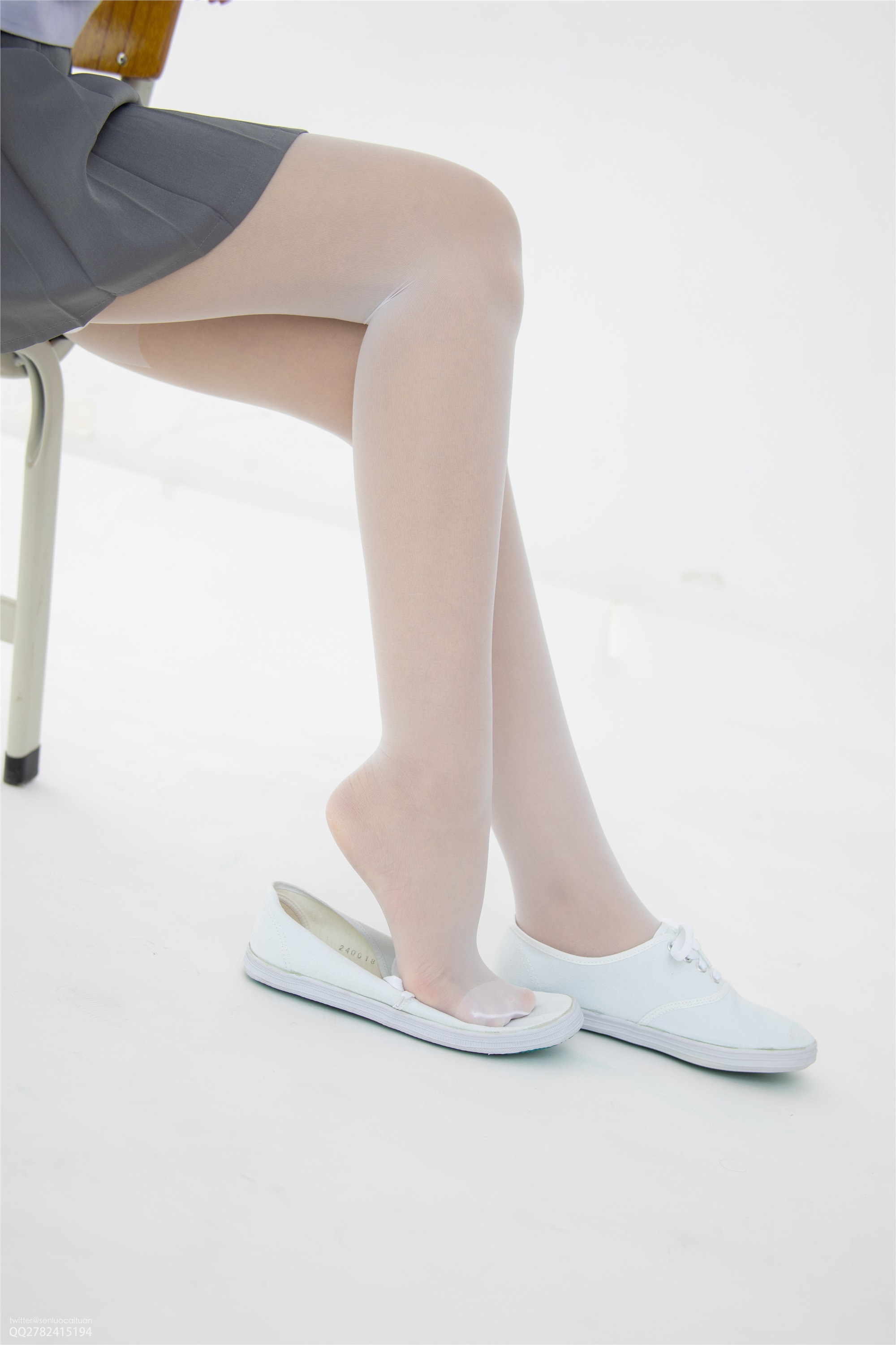 森萝财团萝莉丝足写真 JKFUN-052 默陌&芝士 13D白丝白丝网鞋合辑