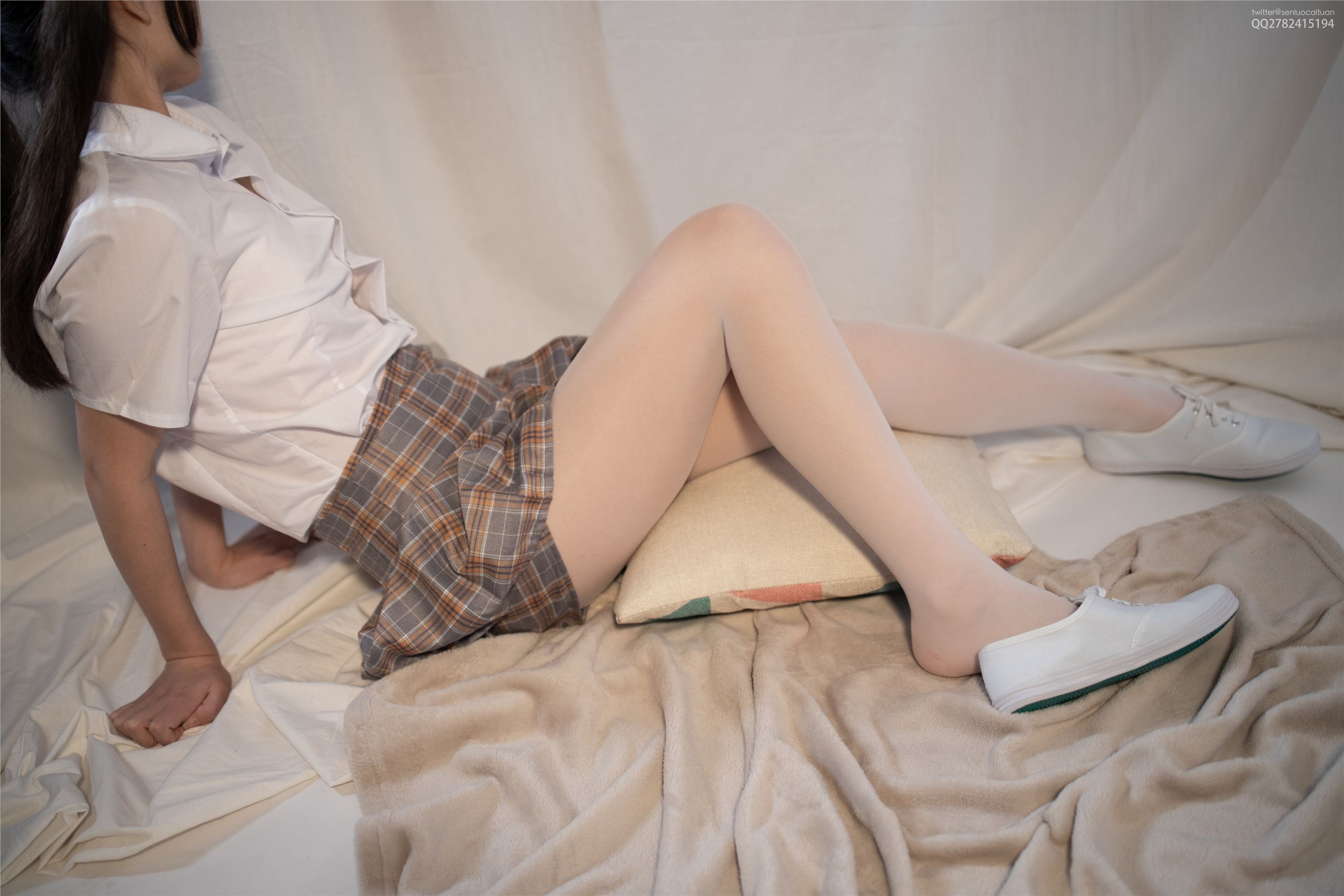 森萝财团萝莉丝足写真 JKFUN-052 默陌&芝士 13D白丝白丝网鞋合辑