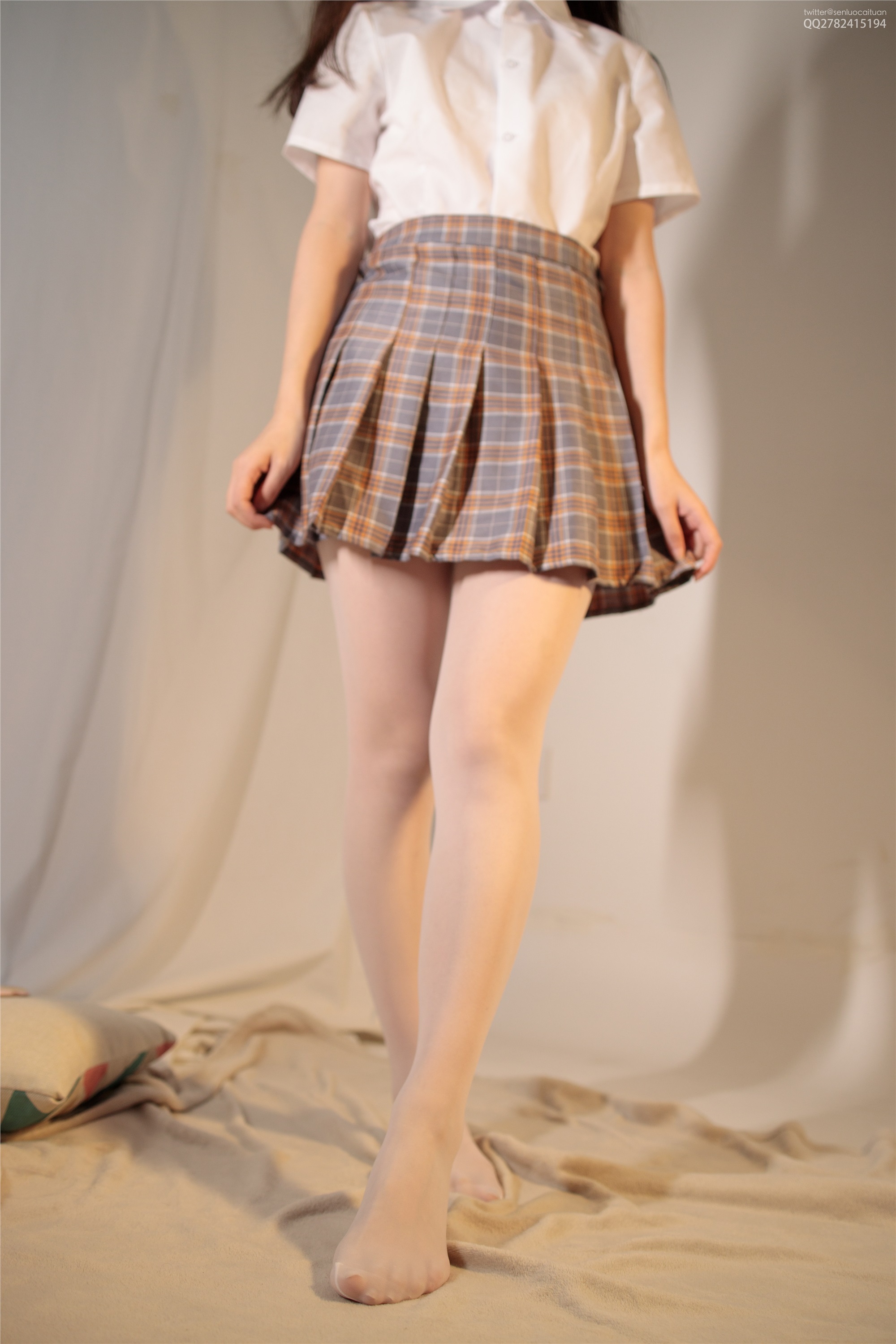 森萝财团萝莉丝足写真 JKFUN-052 默陌&芝士 13D白丝白丝网鞋合辑