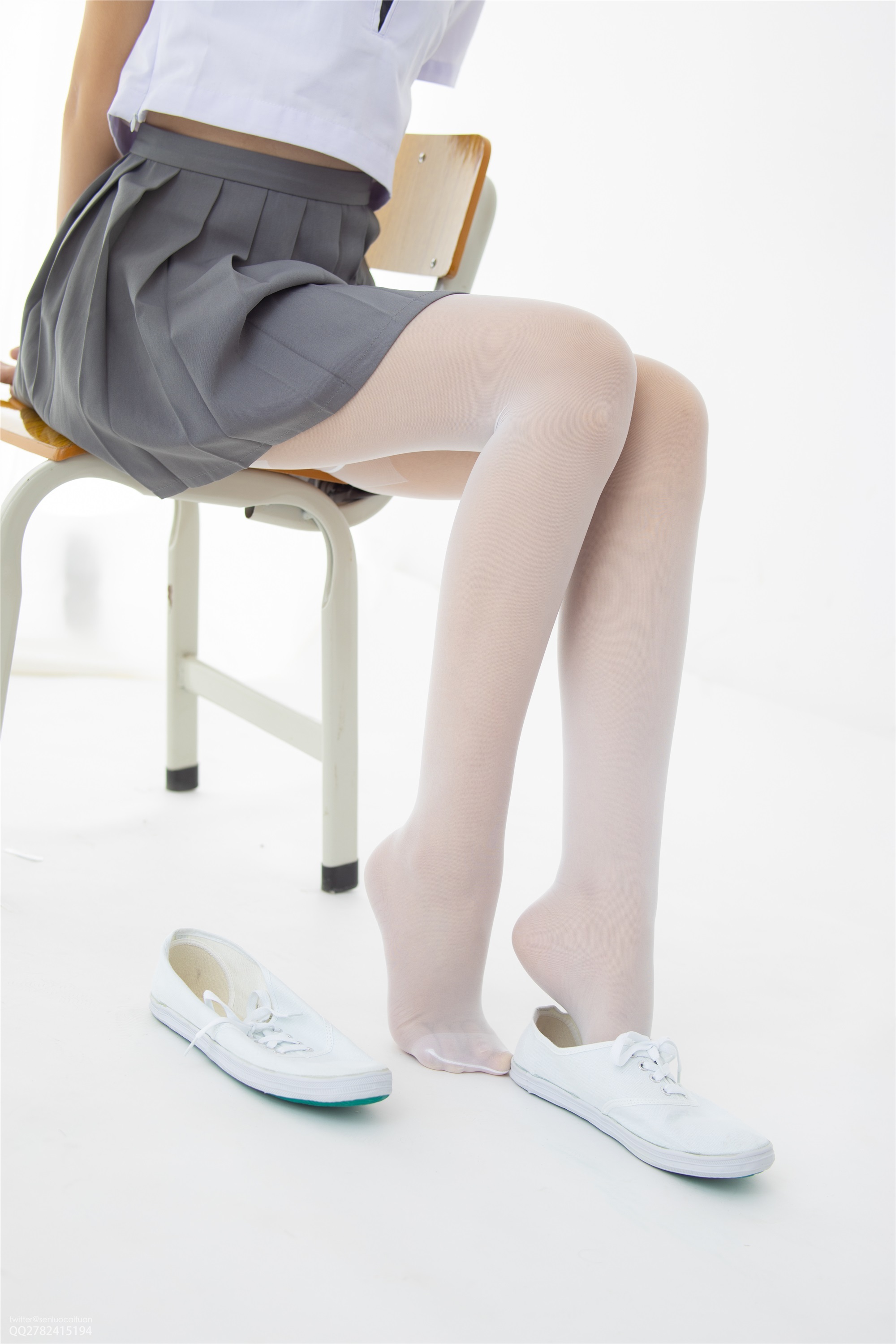 森萝财团萝莉丝足写真 JKFUN-052 默陌&芝士 13D白丝白丝网鞋合辑