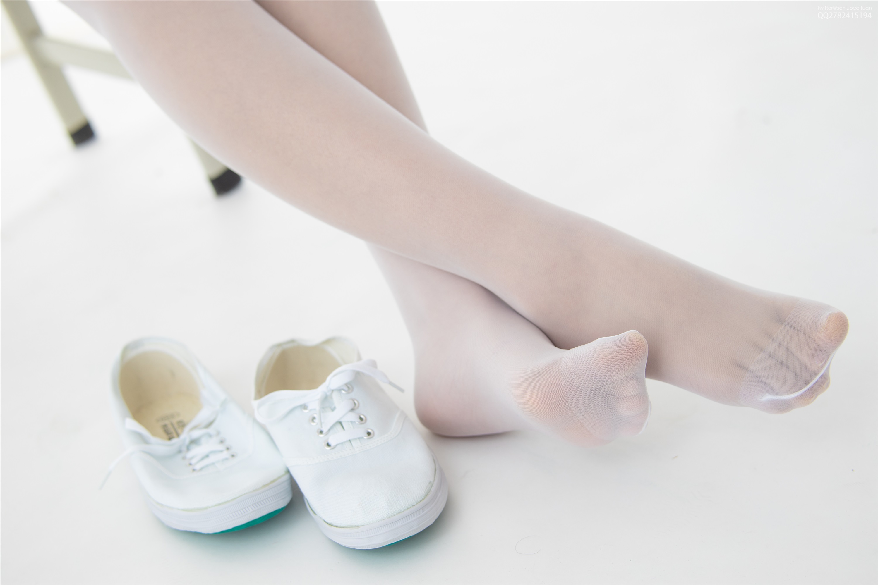 森萝财团萝莉丝足写真 JKFUN-052 默陌&芝士 13D白丝白丝网鞋合辑